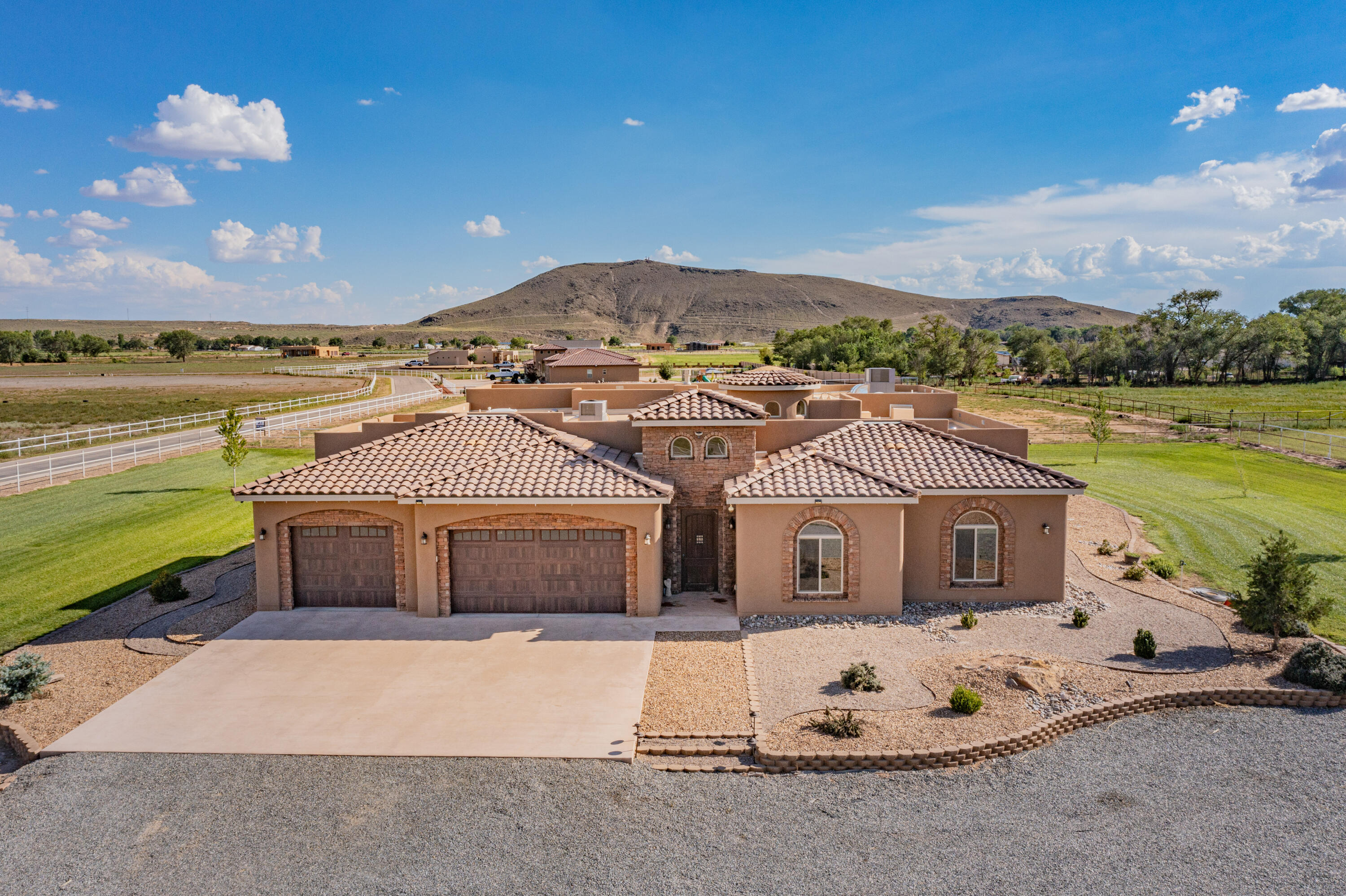 2 Wishbone Court, Los Lunas, NM 87031
