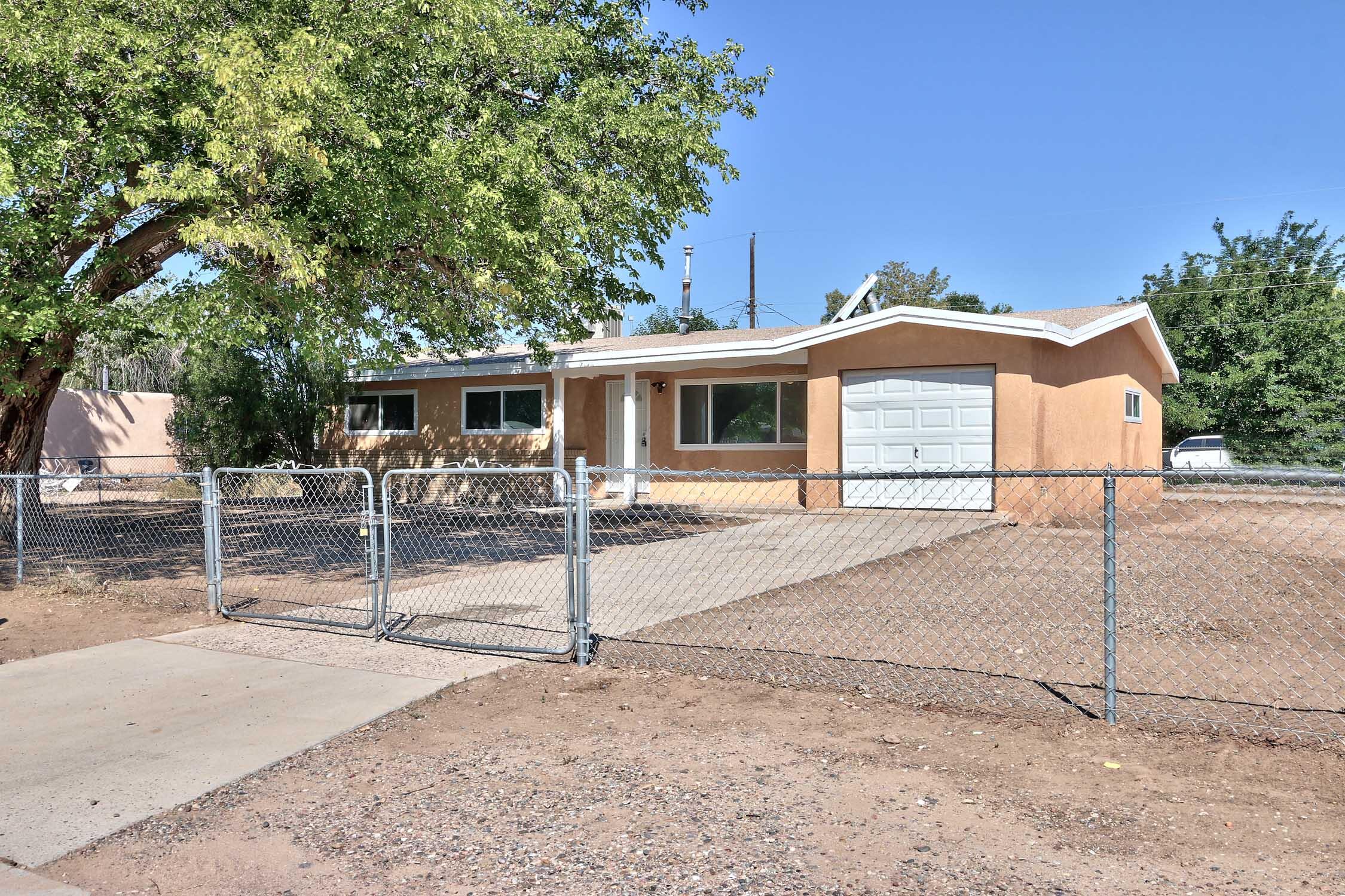 4001 Donald Road SW, Albuquerque, NM 87105