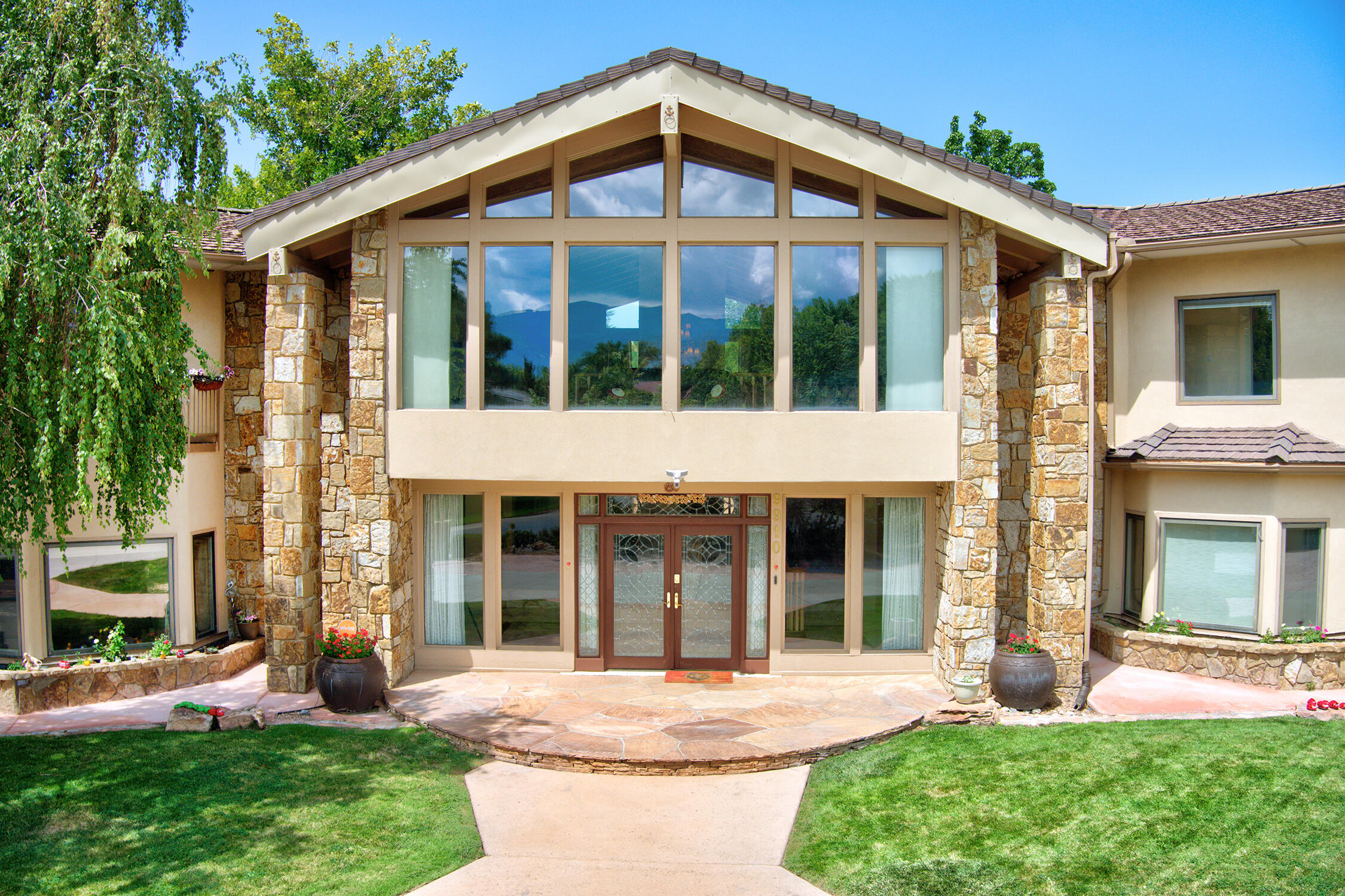 9910 Tanoan Drive NE, Albuquerque, NM 87111