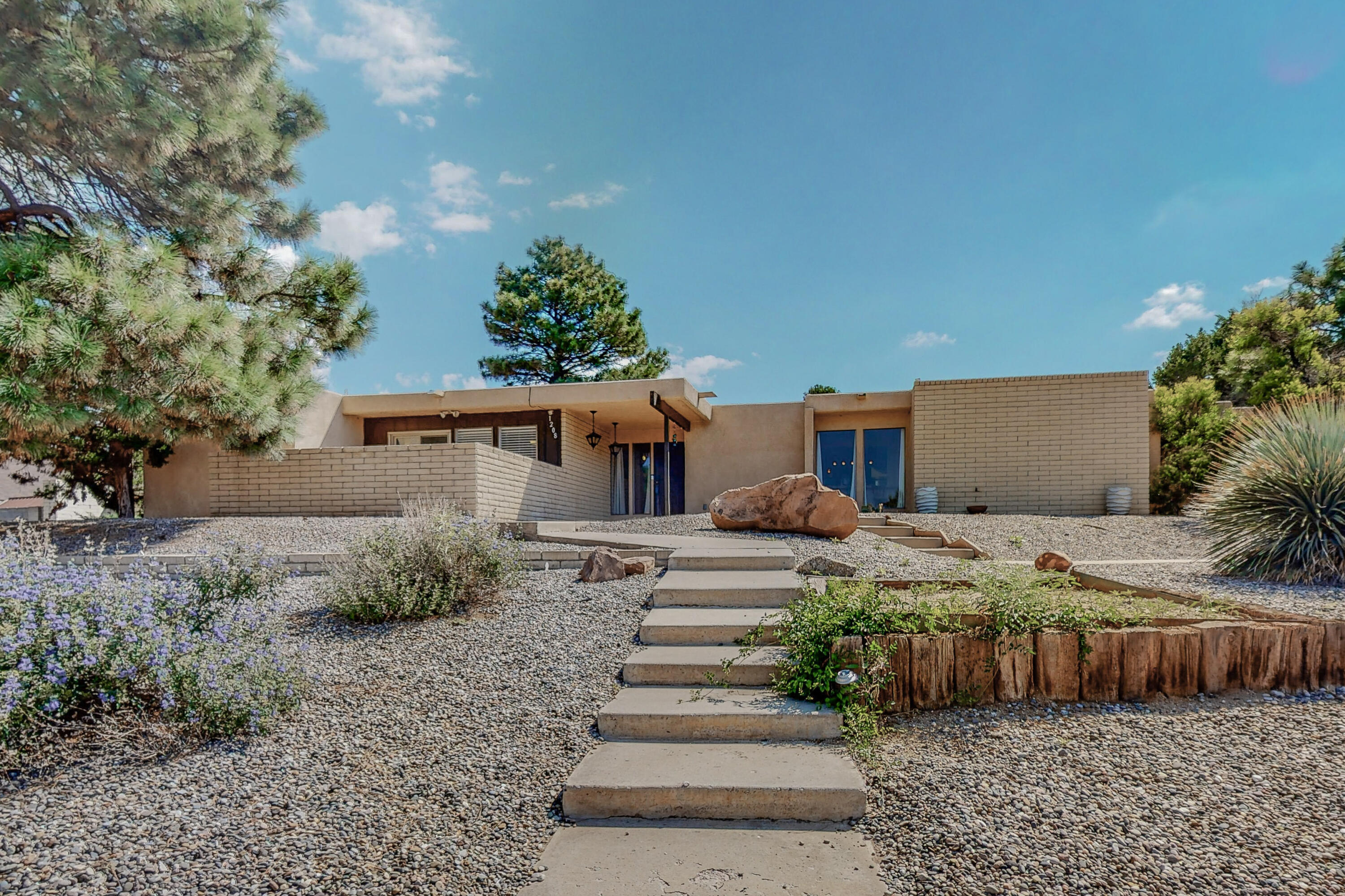 1208 Wagon Train Drive SE, Albuquerque, NM 87123