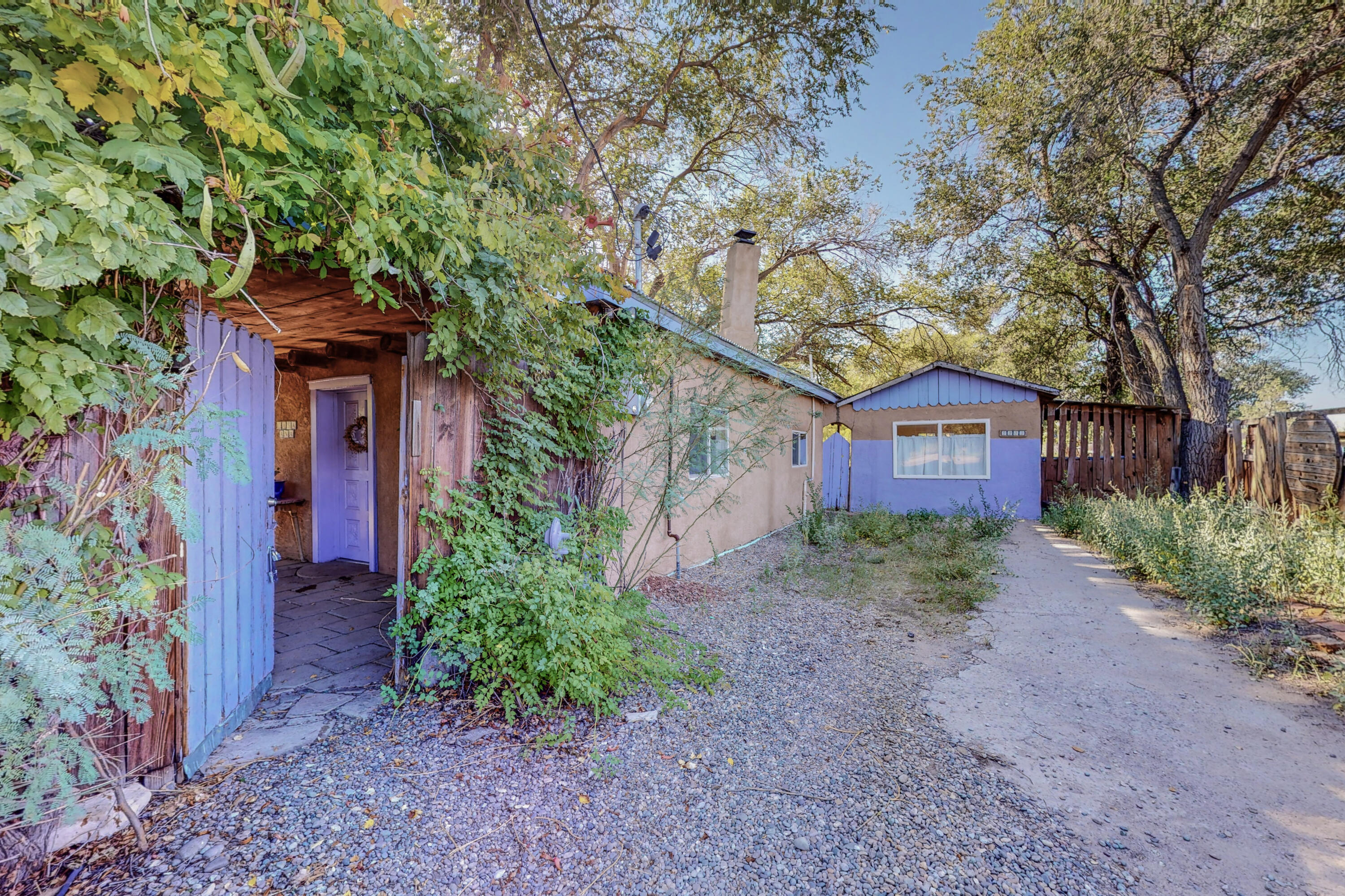 2202 Rosendo Garcia Road SW, Albuquerque, NM 87105