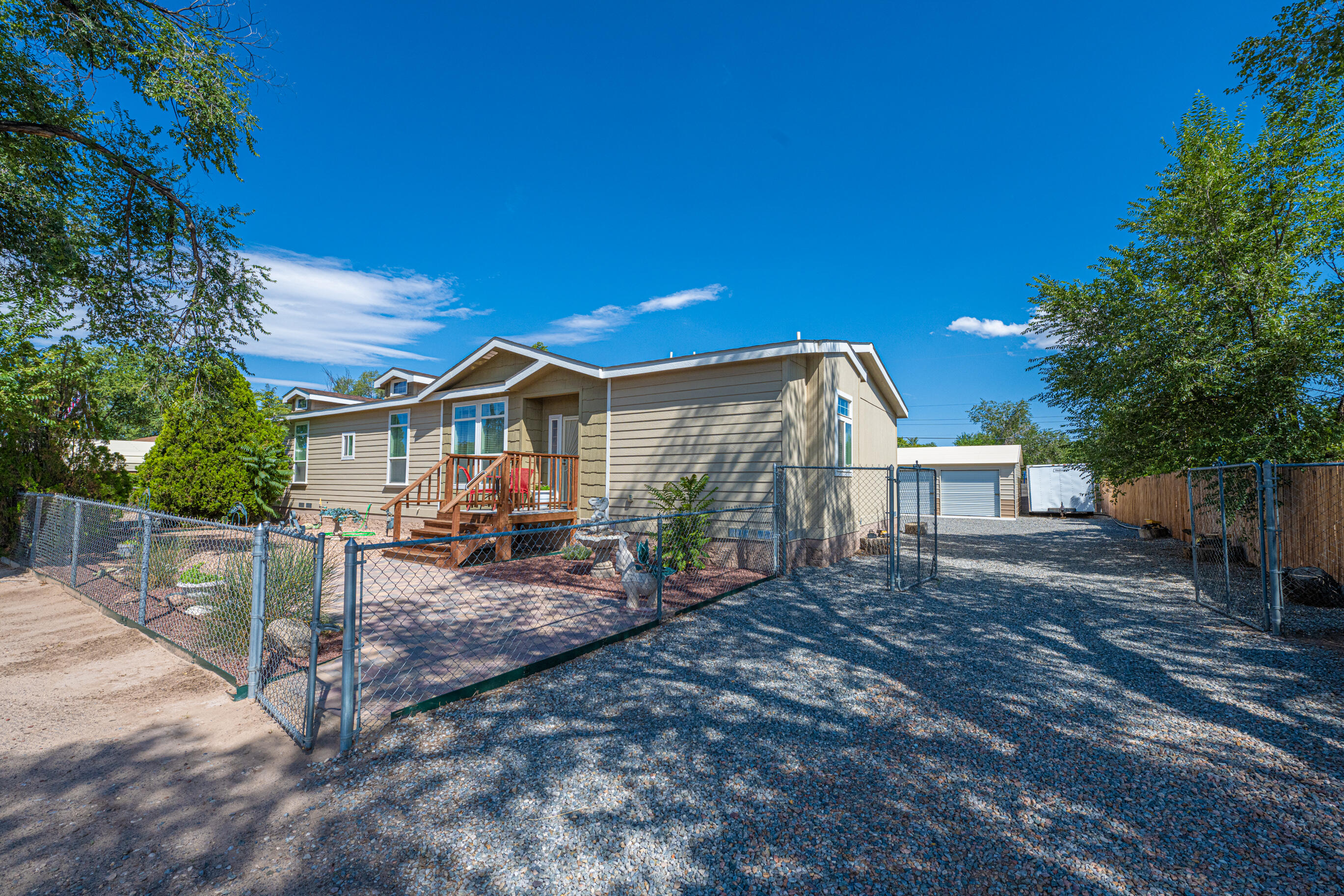 1613 Lundy Lane SW, Albuquerque, NM 87105