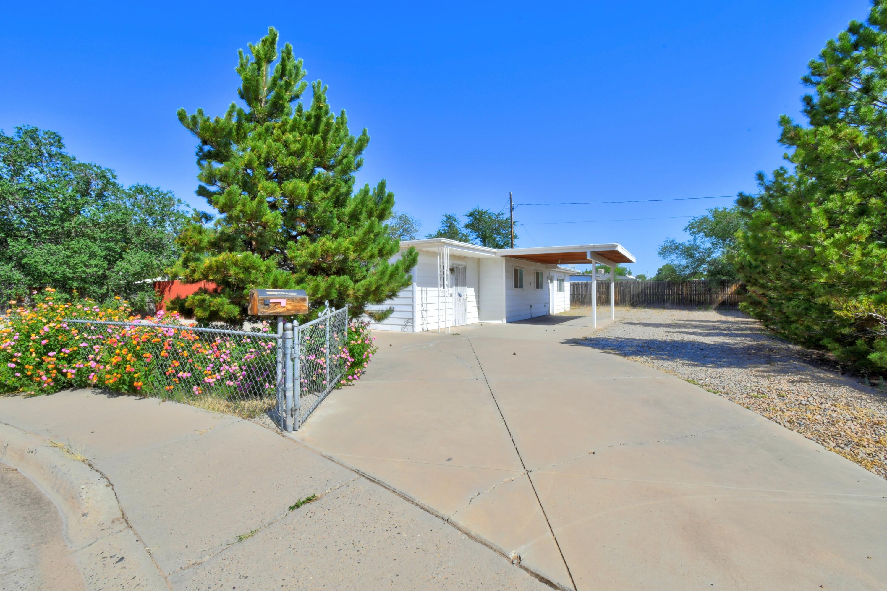 1425 San Andres Avenue NW, Albuquerque, NM 87107