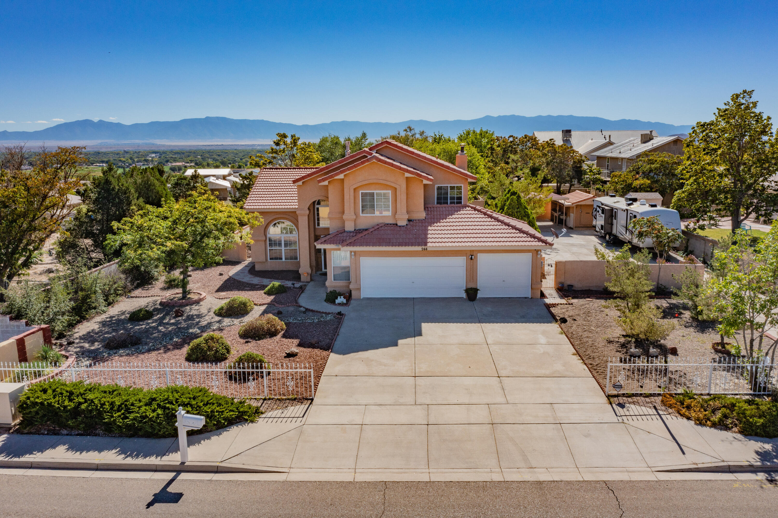 944 Grant Boulevard, Los Lunas, NM 87031