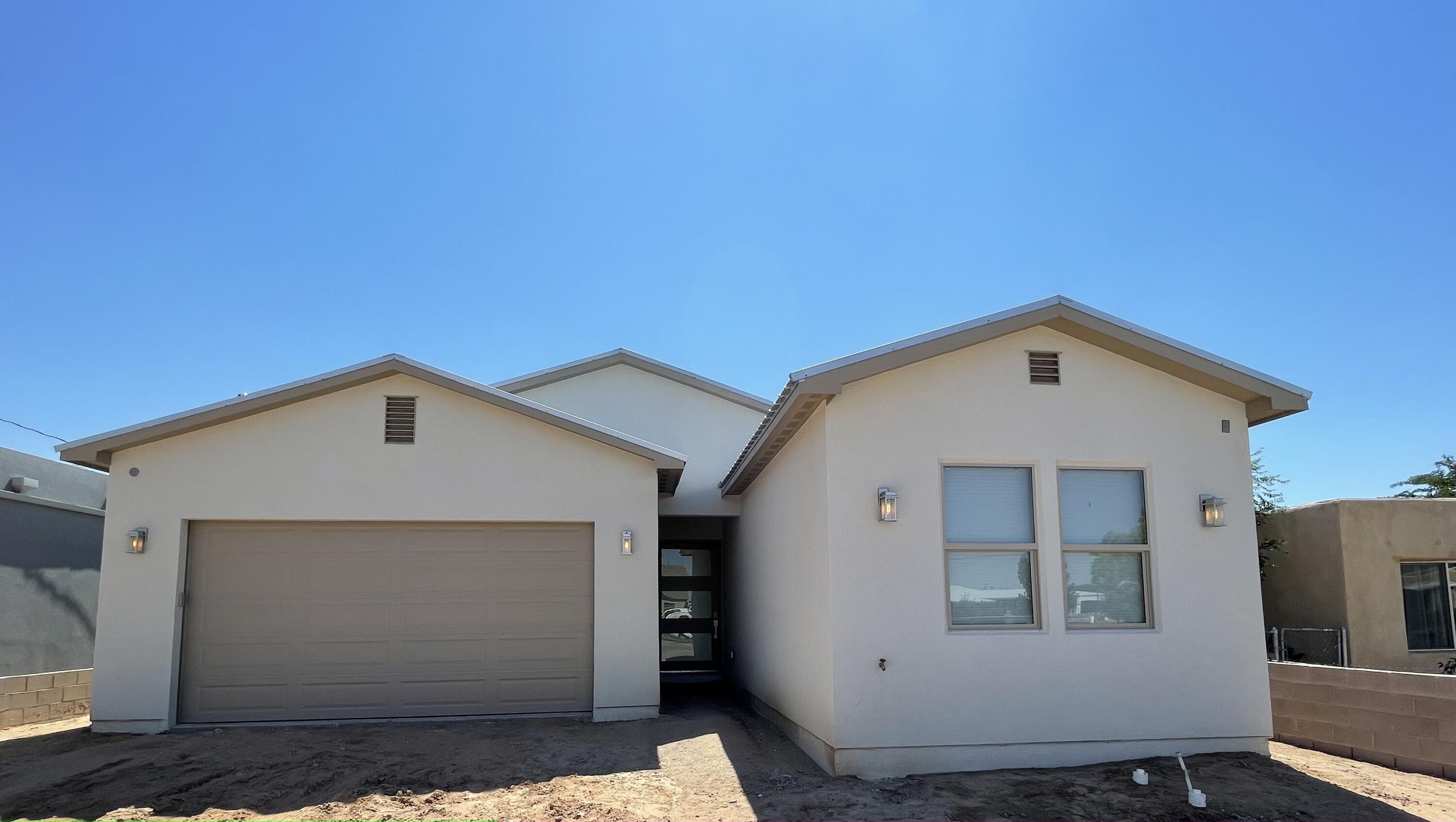 1236 Arias Avenue NW, Albuquerque, NM 87104