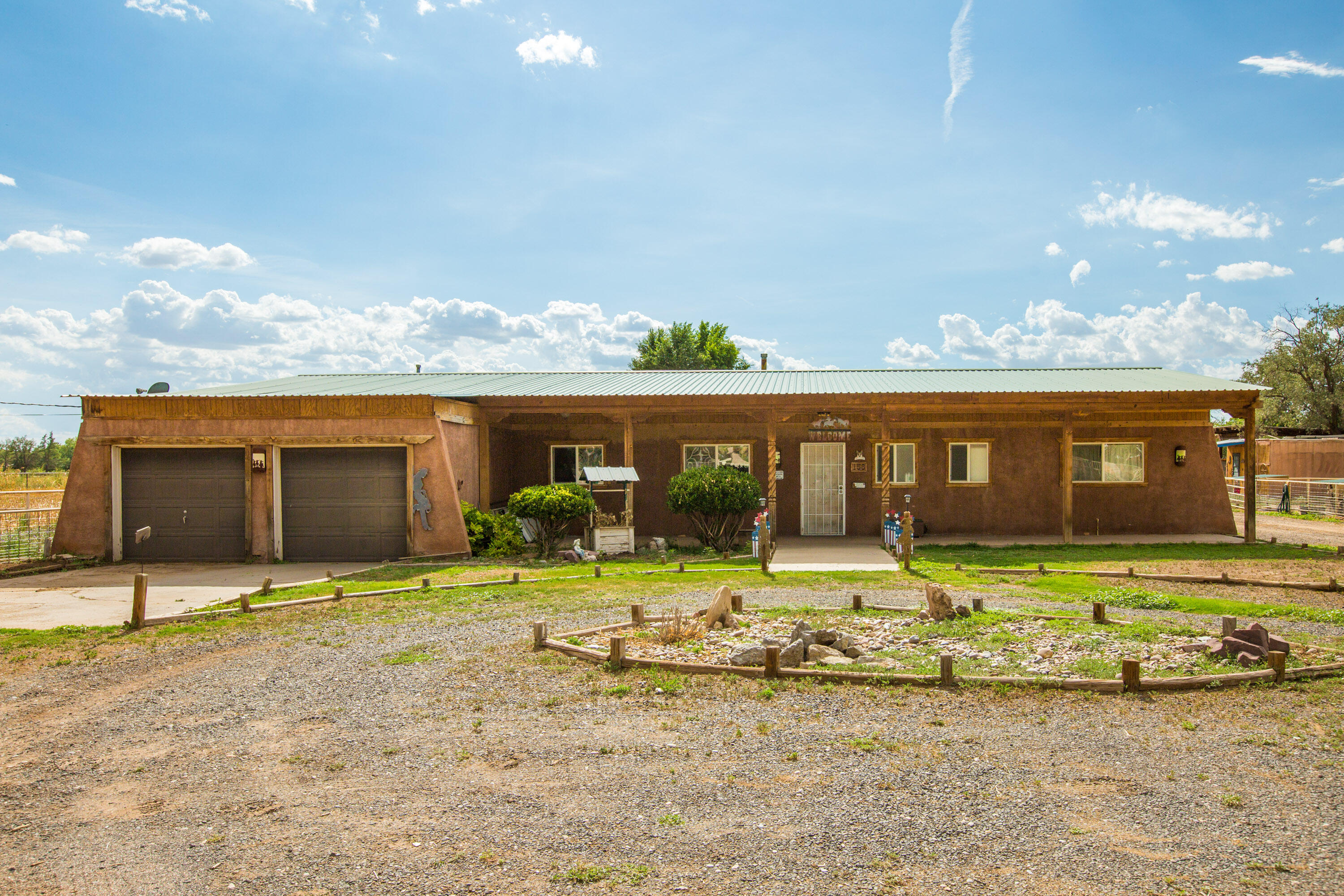 158 Edeal Road, Los Lunas, NM 87031