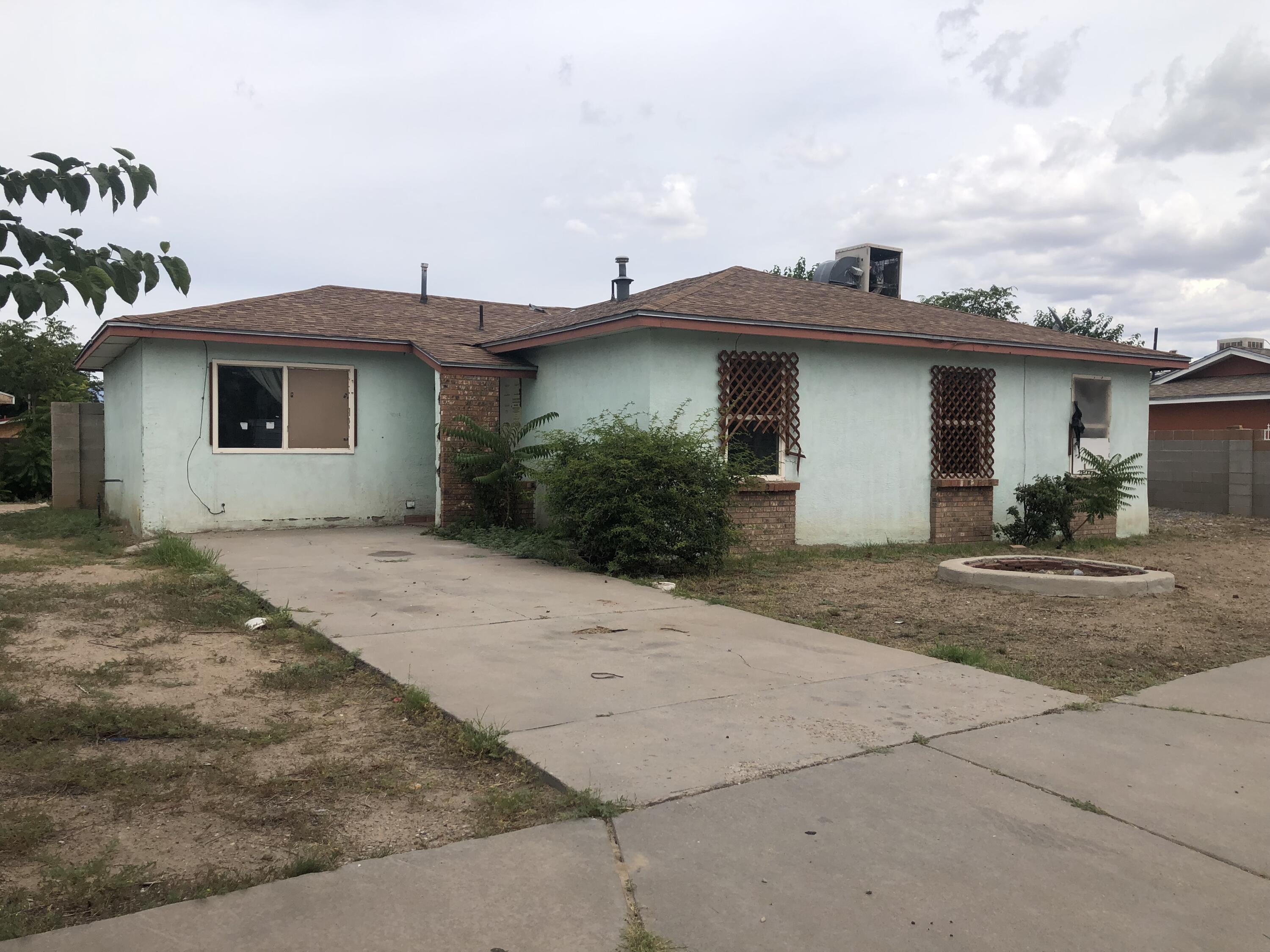 9013 Alexis Avenue SW, Albuquerque, NM 87121