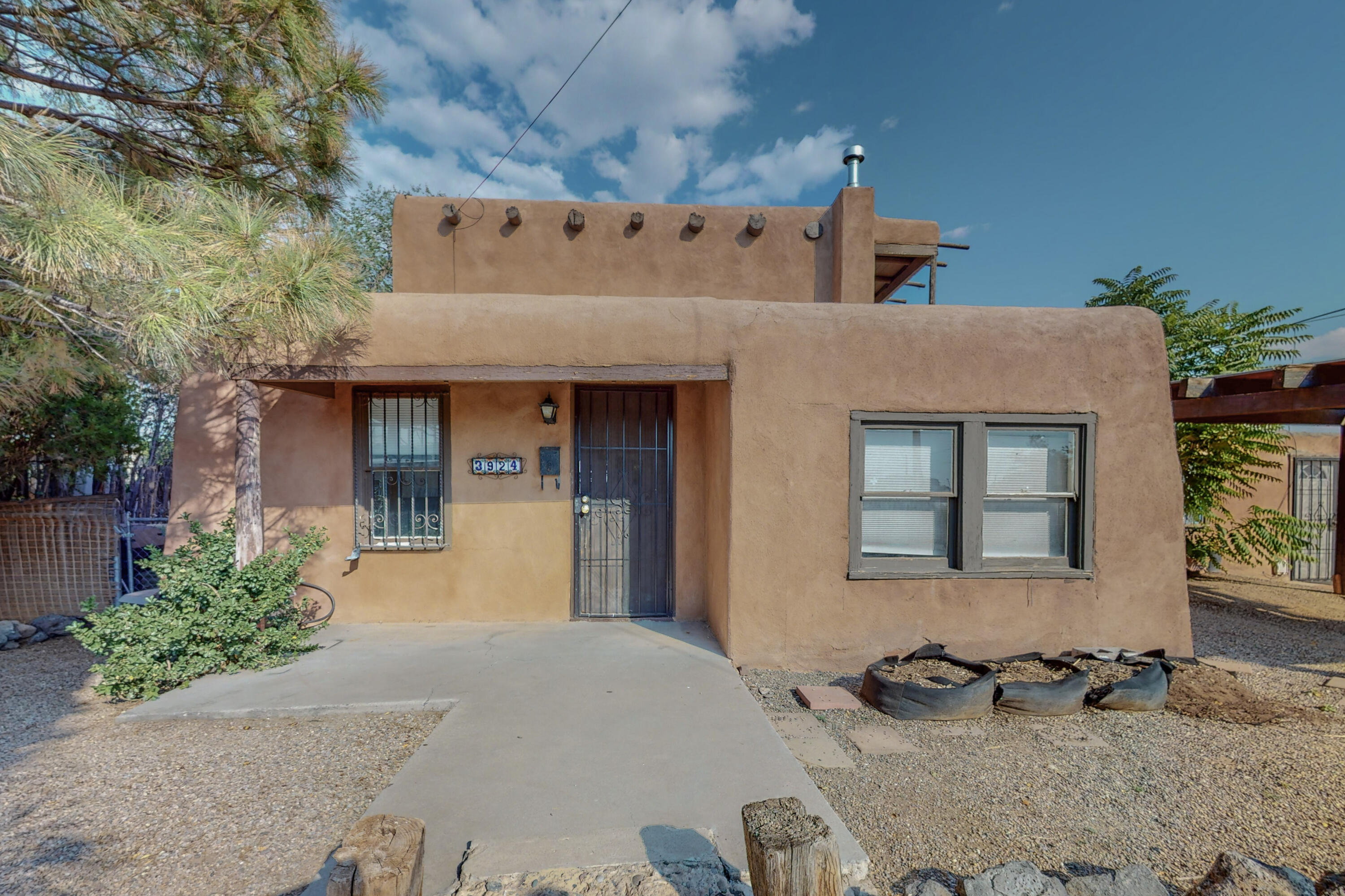 3924 3Rd Street NW, Albuquerque, NM 87107