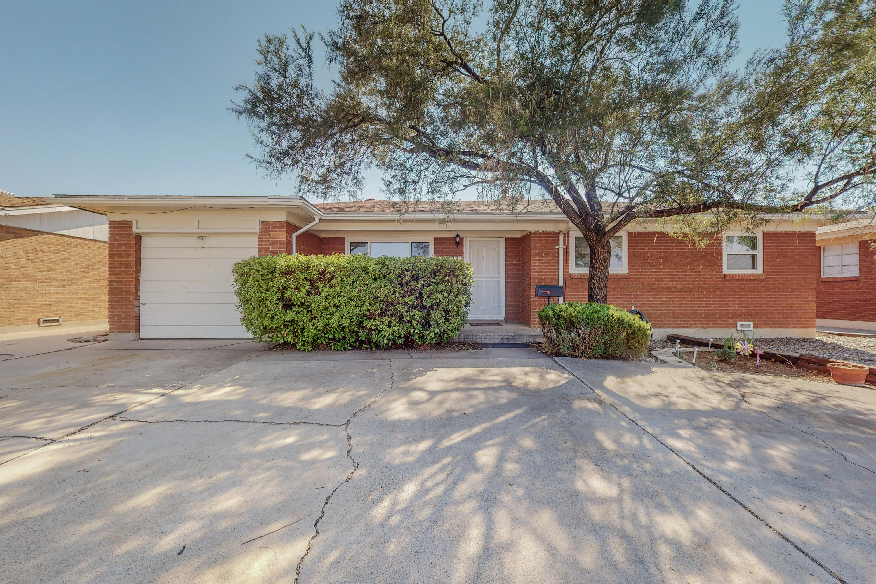2704 Louisiana Boulevard NE, Albuquerque, NM 87110