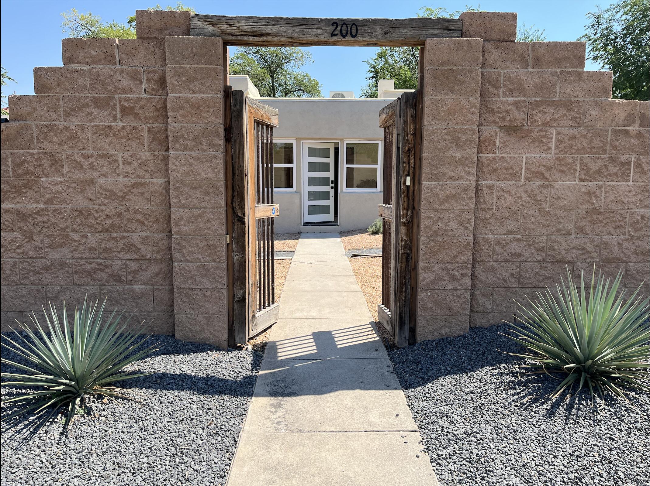 200 Hermosa Drive SE, Albuquerque, NM 87108