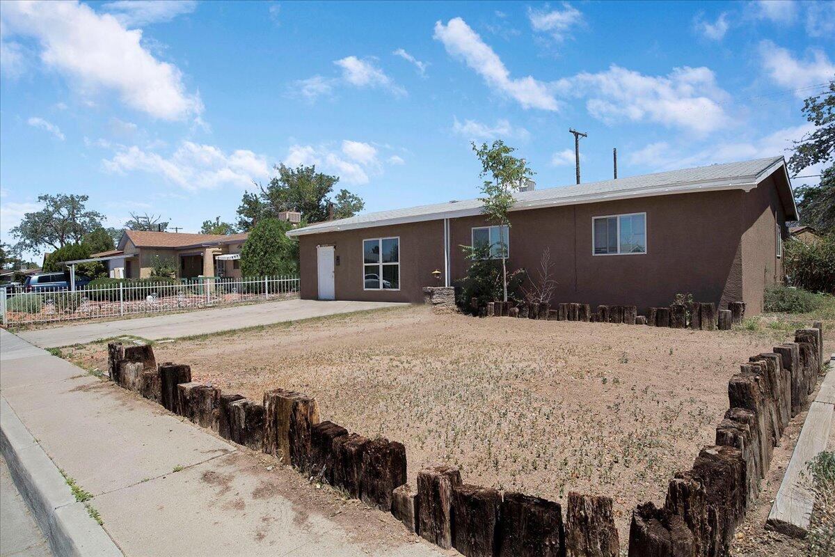 10605 San Jacinto Avenue NE, Albuquerque, NM 87112