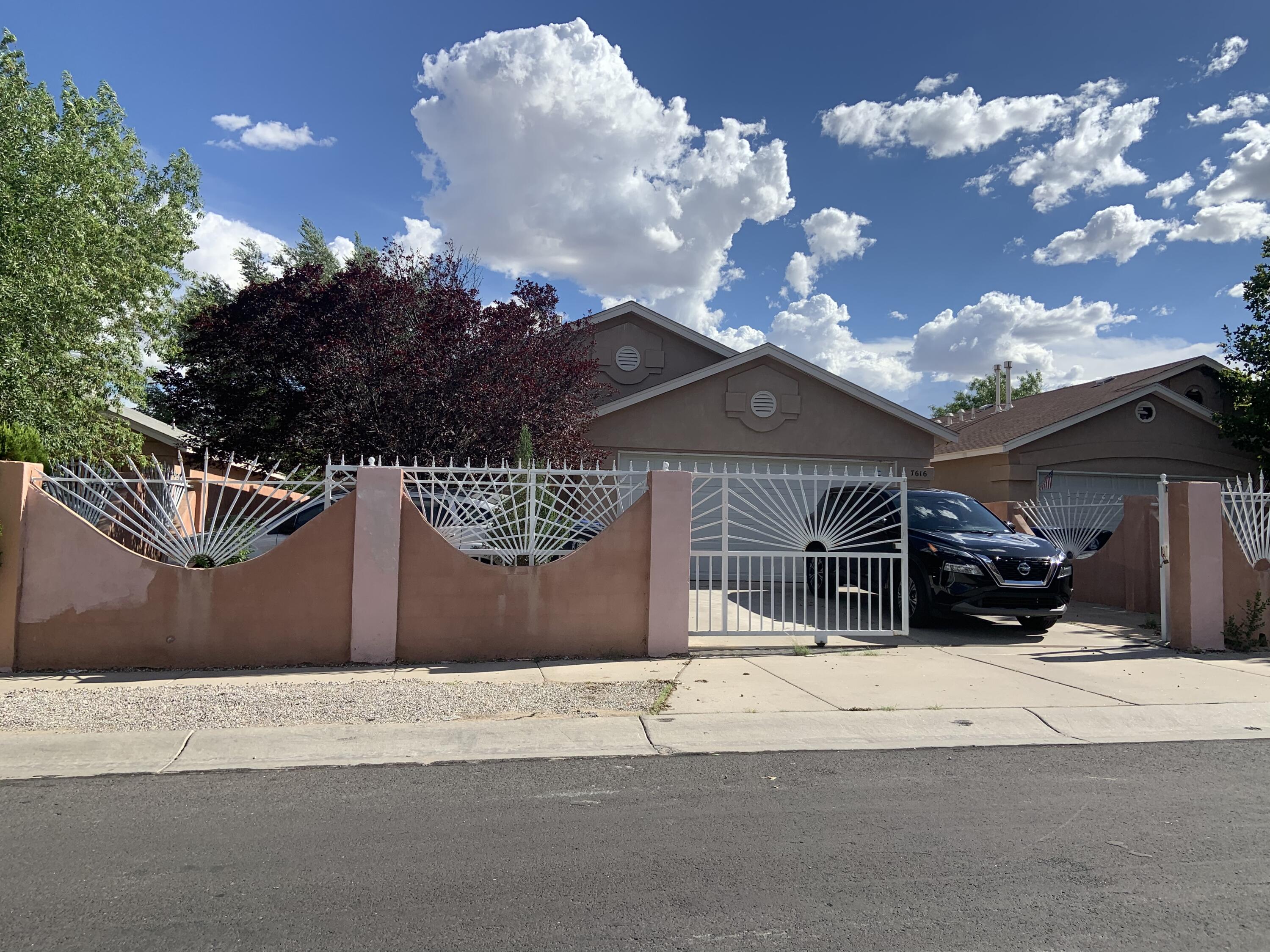 7616 Blue Avena Avenue SW, Albuquerque, NM 87121