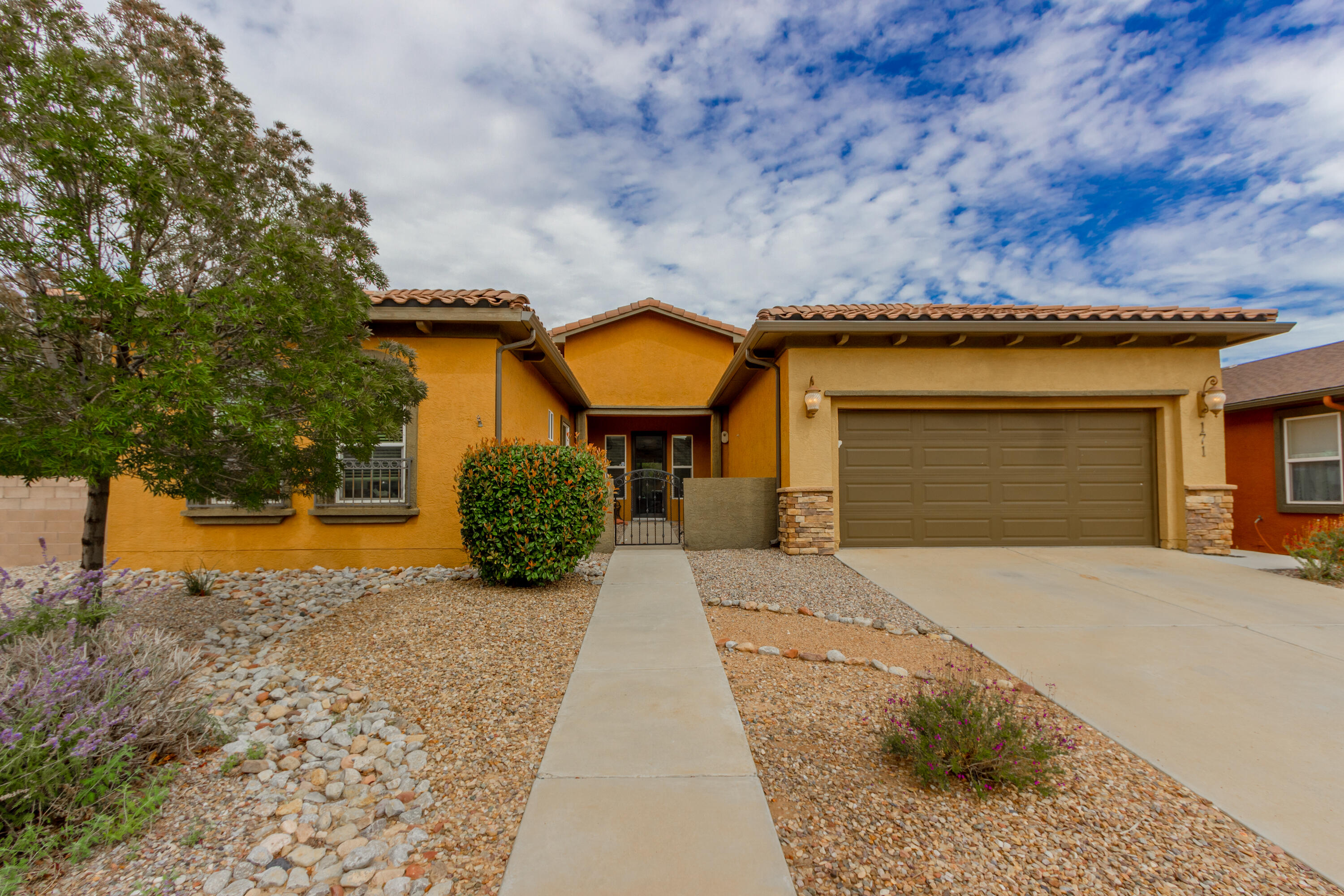 171 Zuni River Circle SW, Los Lunas, NM 87031