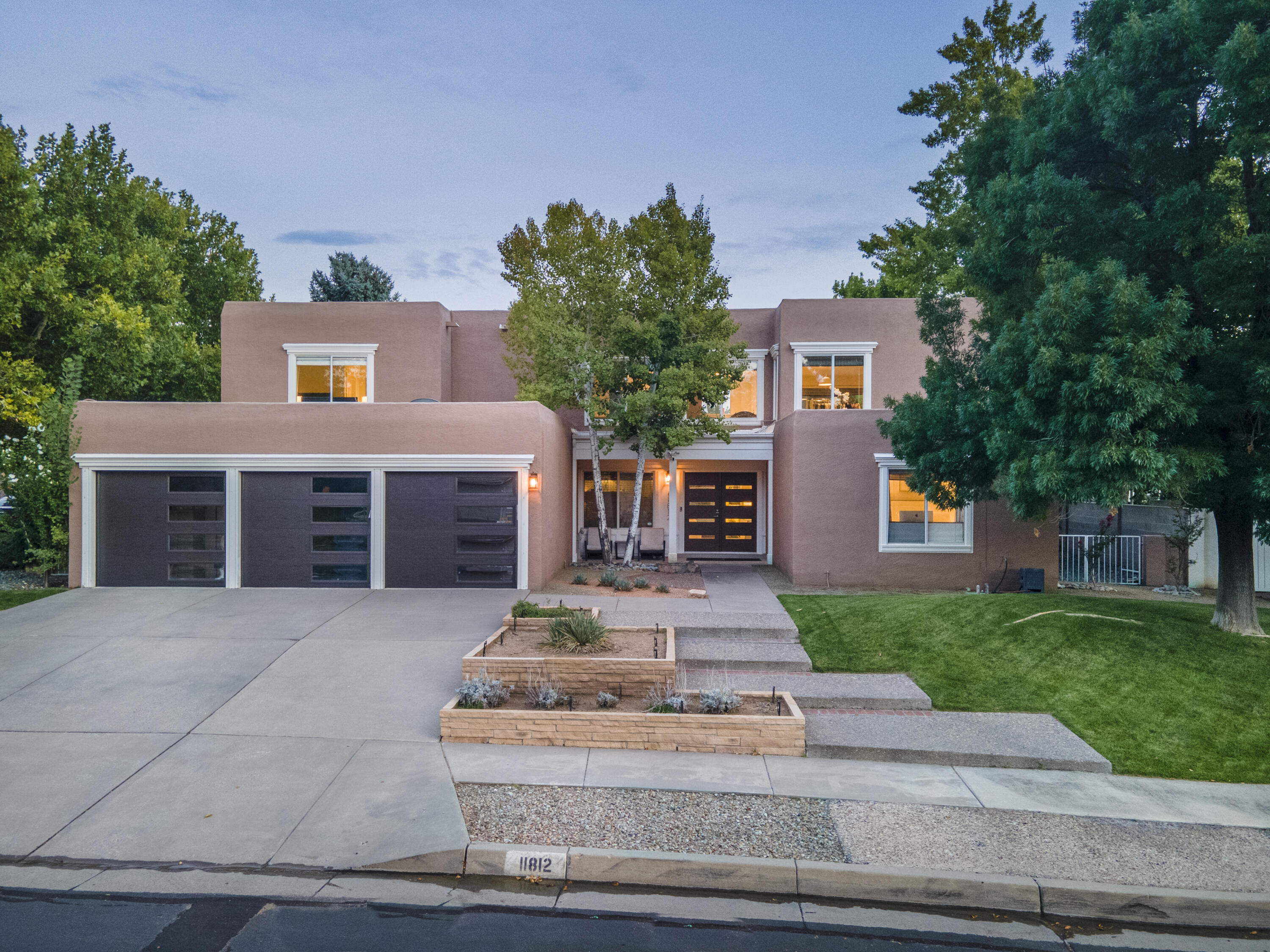 11812 Persimmon Avenue NE, Albuquerque, NM 87111