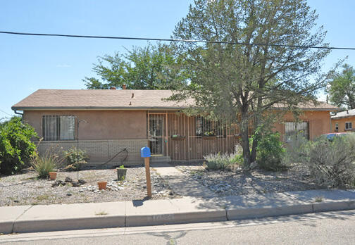 1016 Woodland Avenue NW, Albuquerque, NM 87107