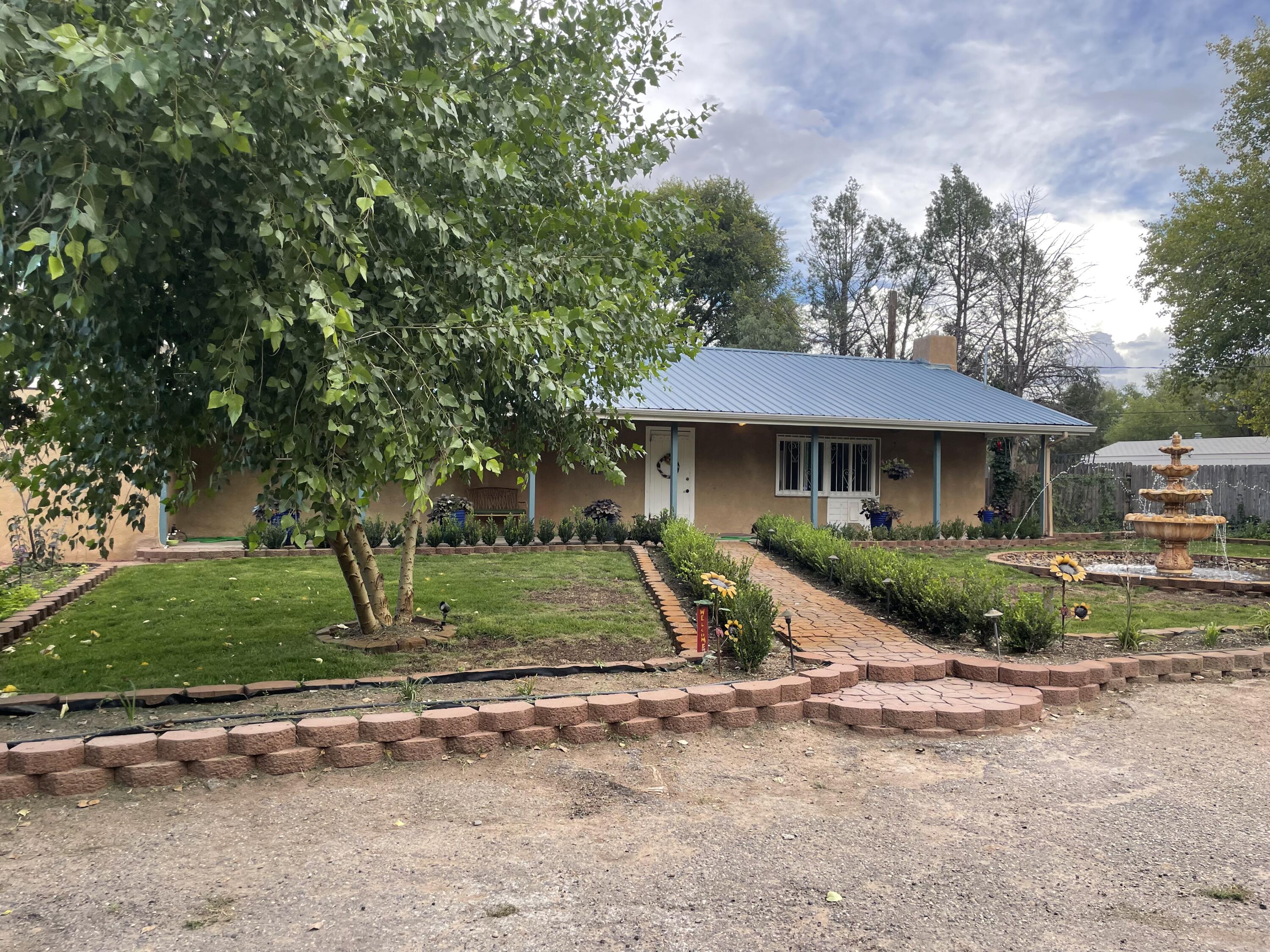 33 Sunflower Lane, Peralta, NM 87042