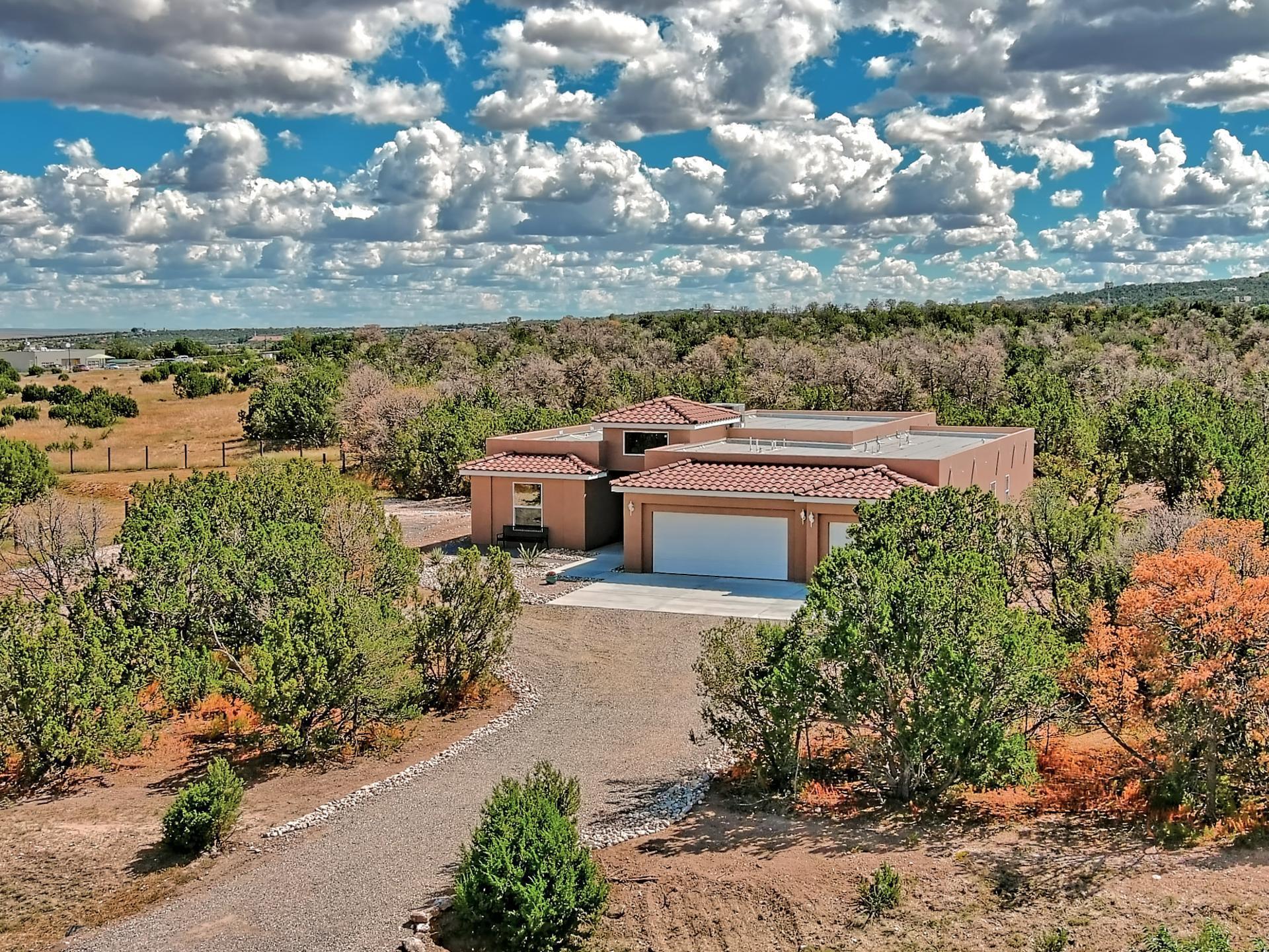 24 Camino Coyote, Edgewood, NM 87015