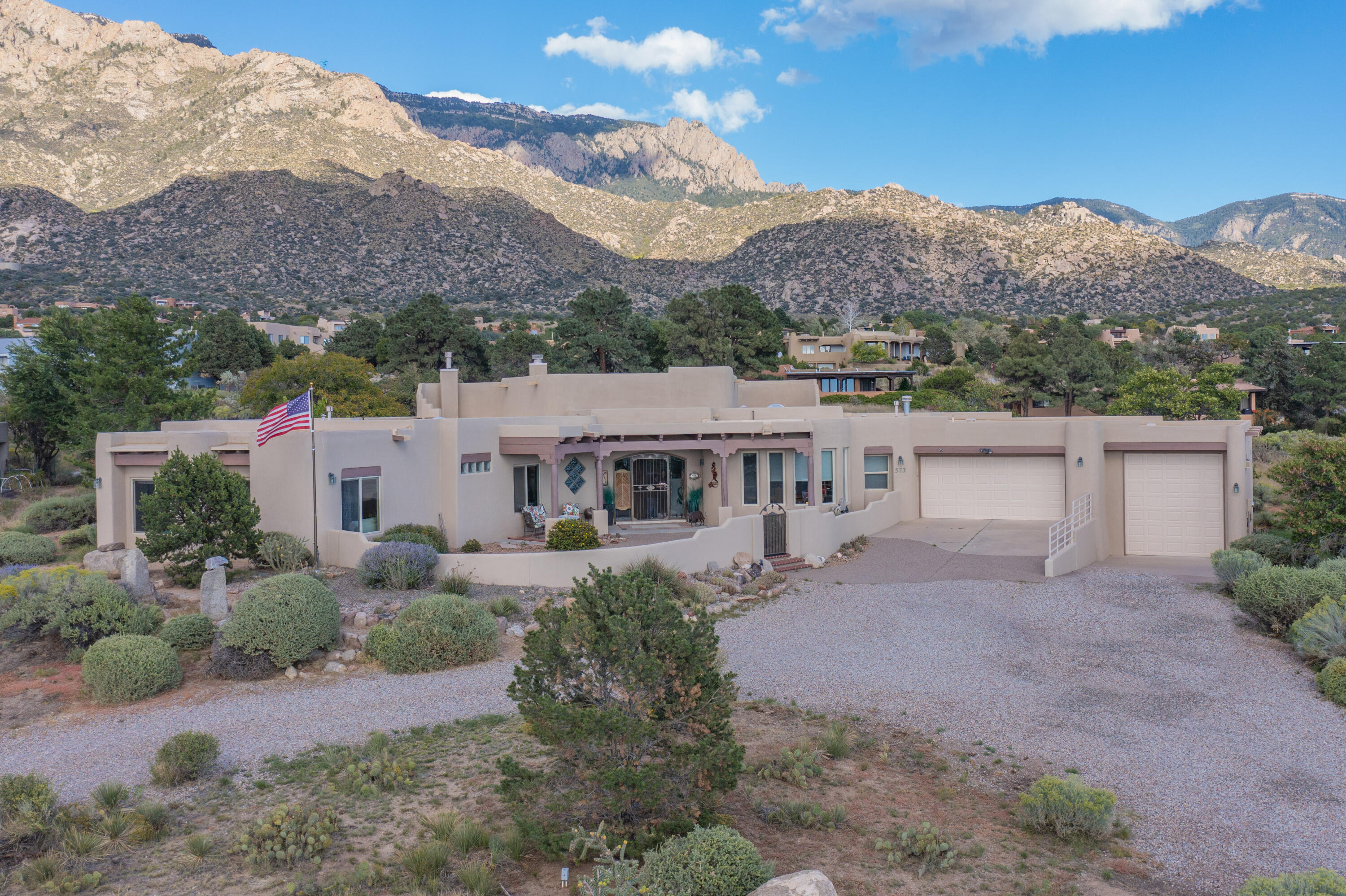 573 Black Bear Road NE, Albuquerque, NM 87122