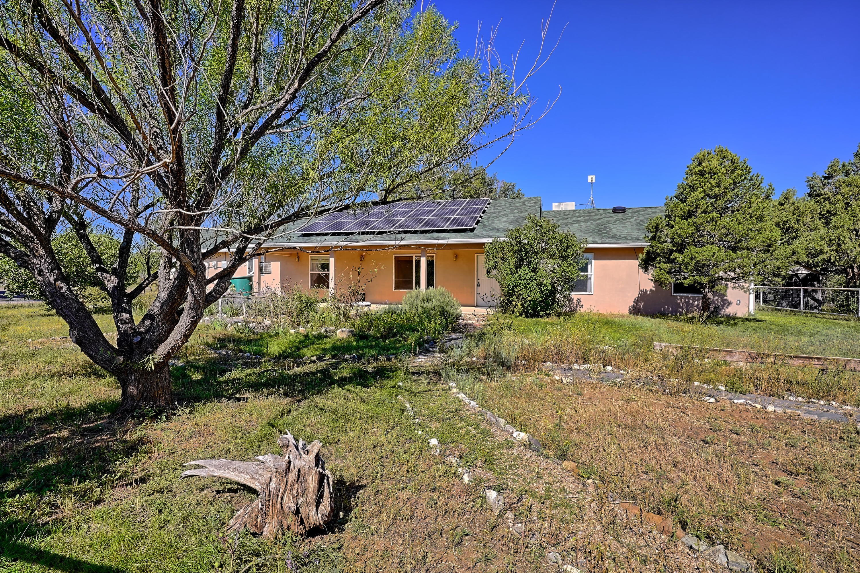 44 Moon Ranch Road, Tijeras, NM 87059