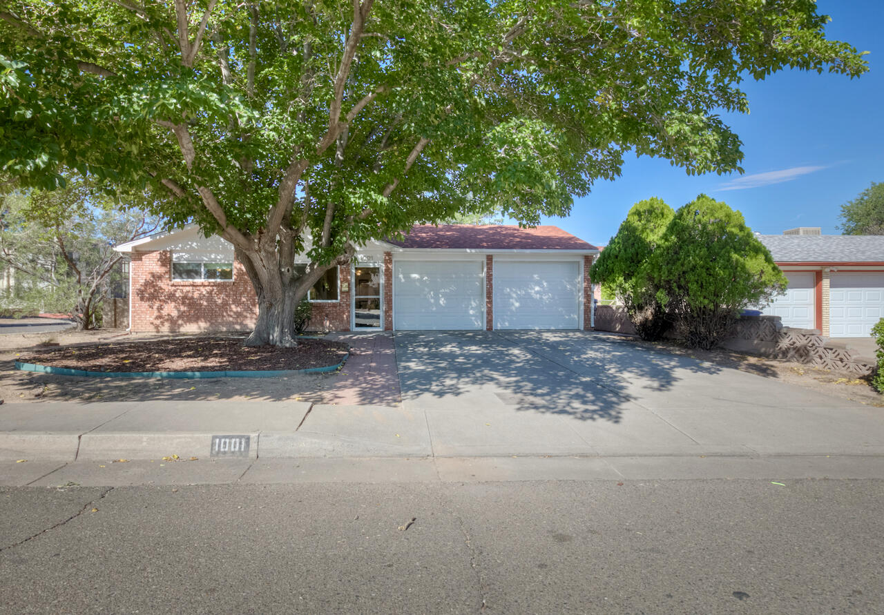 1001 Alcazar Street NE, Albuquerque, NM 87110