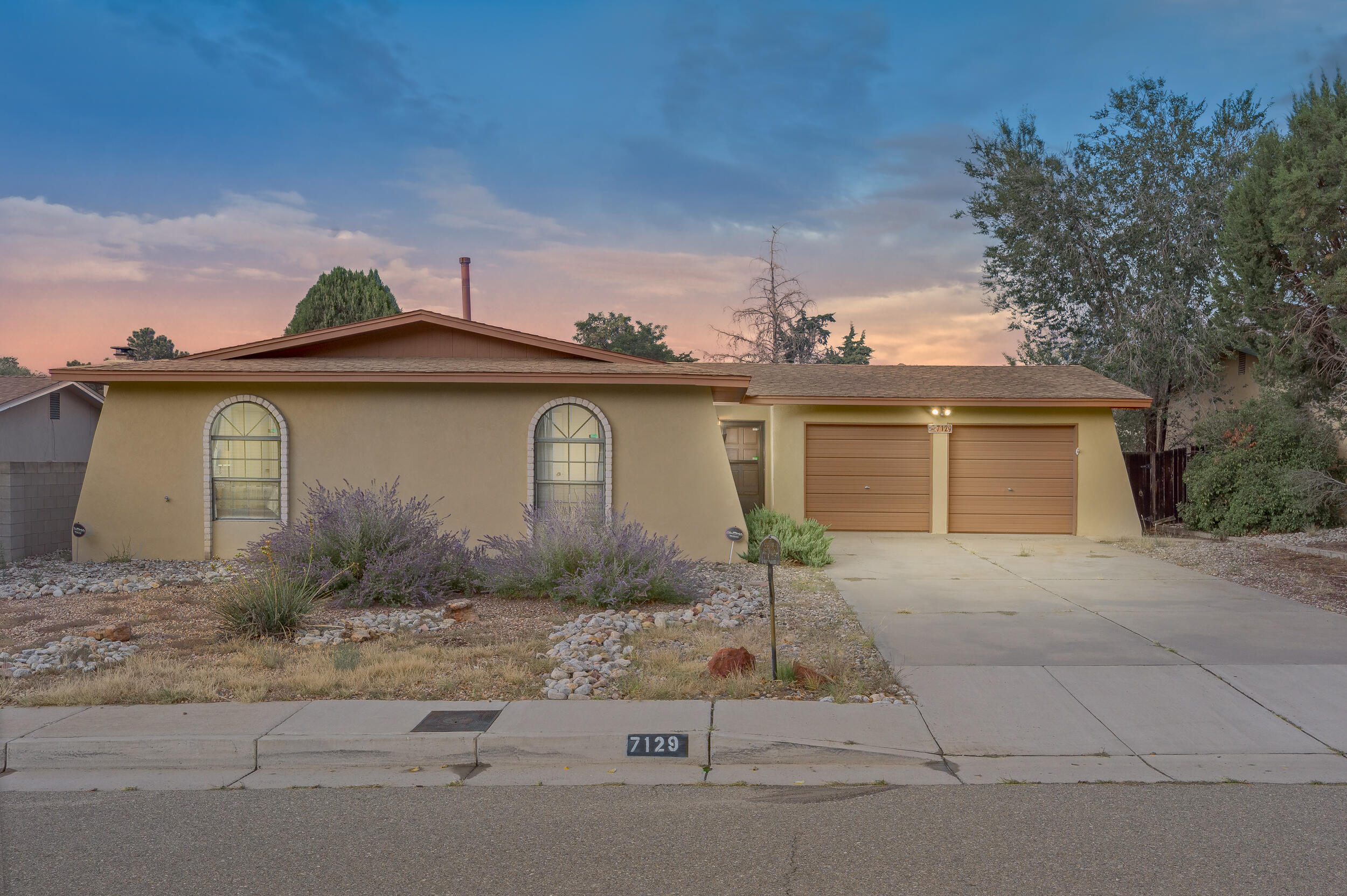 7129 Derickson Avenue NE, Albuquerque, NM 87109