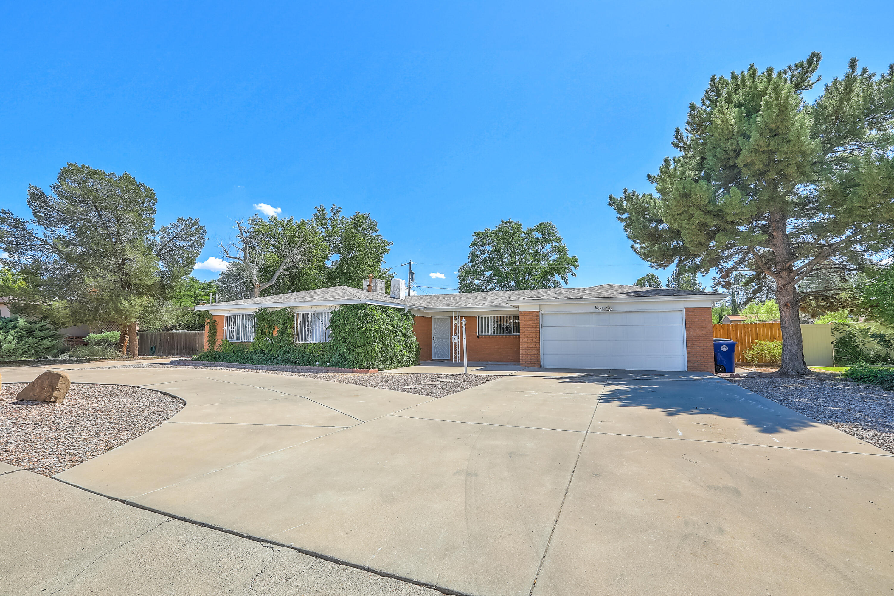 1612 Los Arboles Avenue NW, Albuquerque, NM 87107