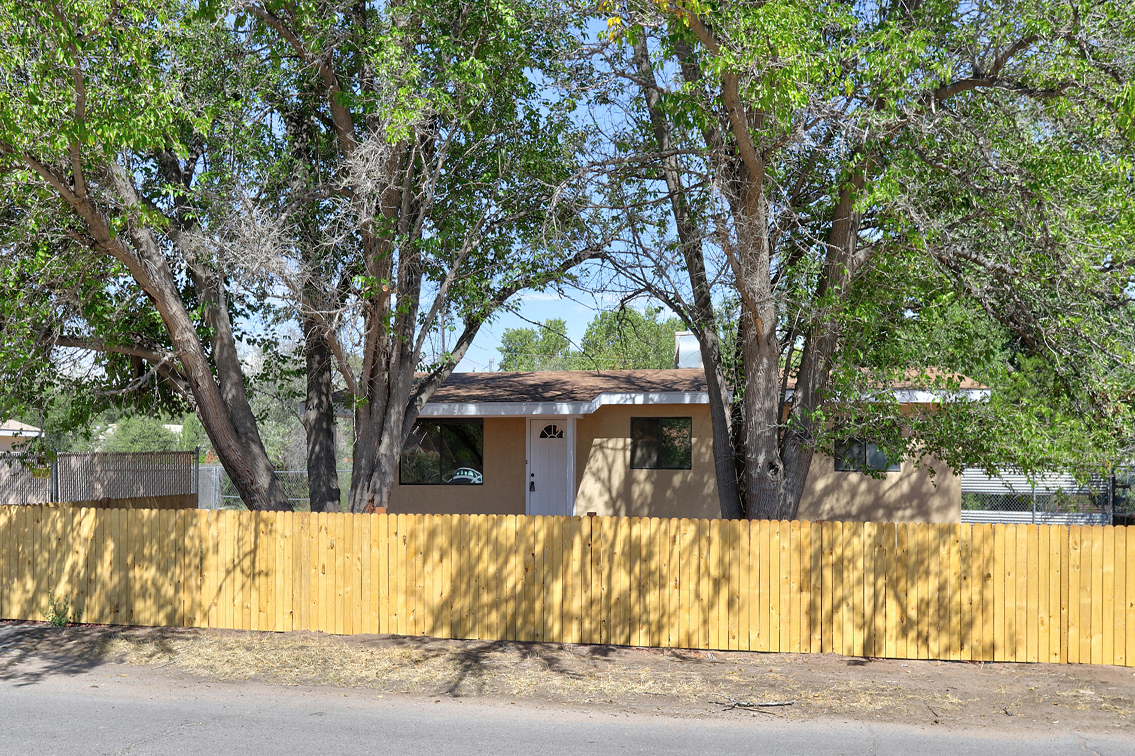 2921 Clover Lane SW, Albuquerque, NM 87105