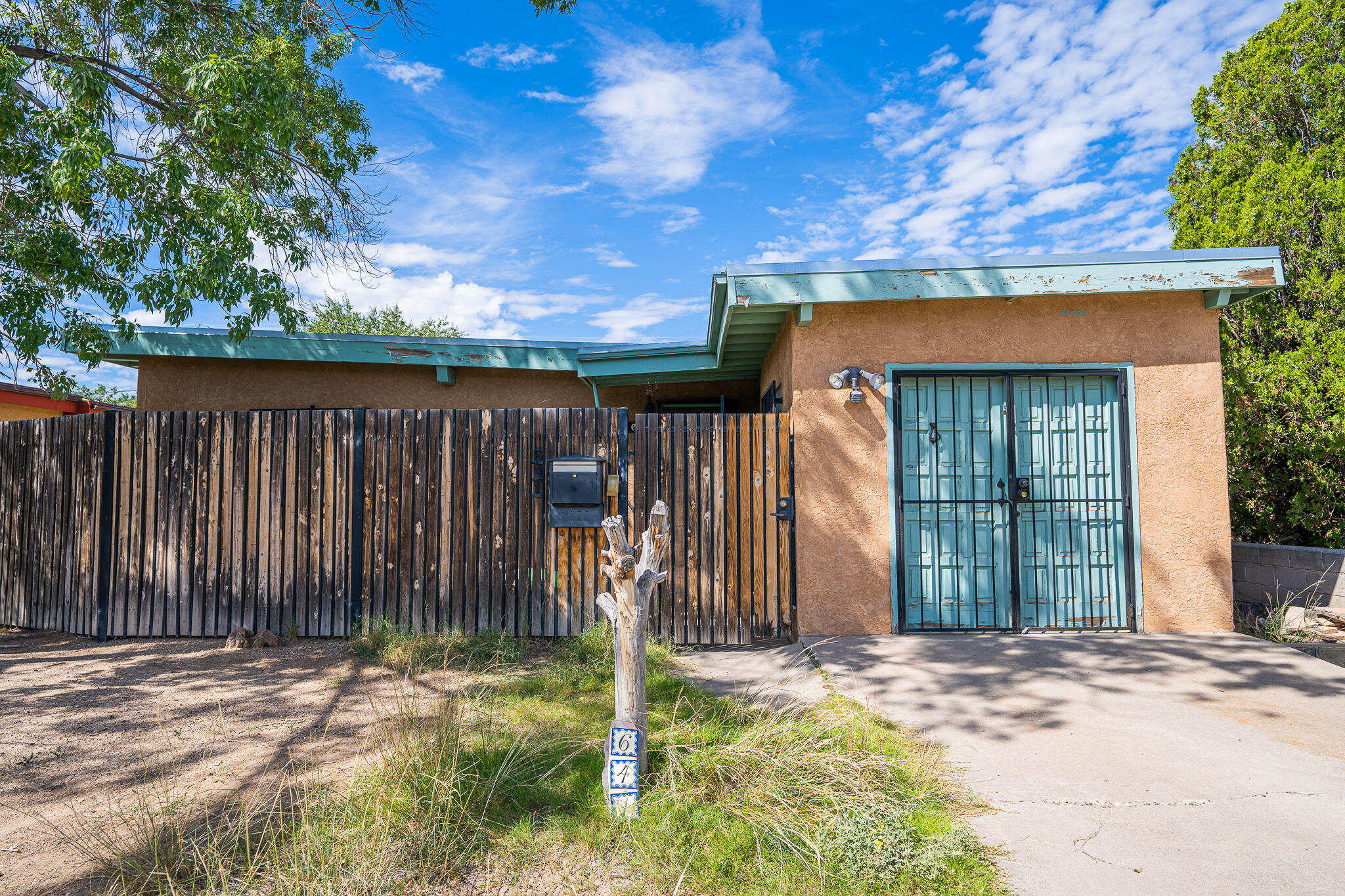 641 Grove Street NE, Albuquerque, NM 87108
