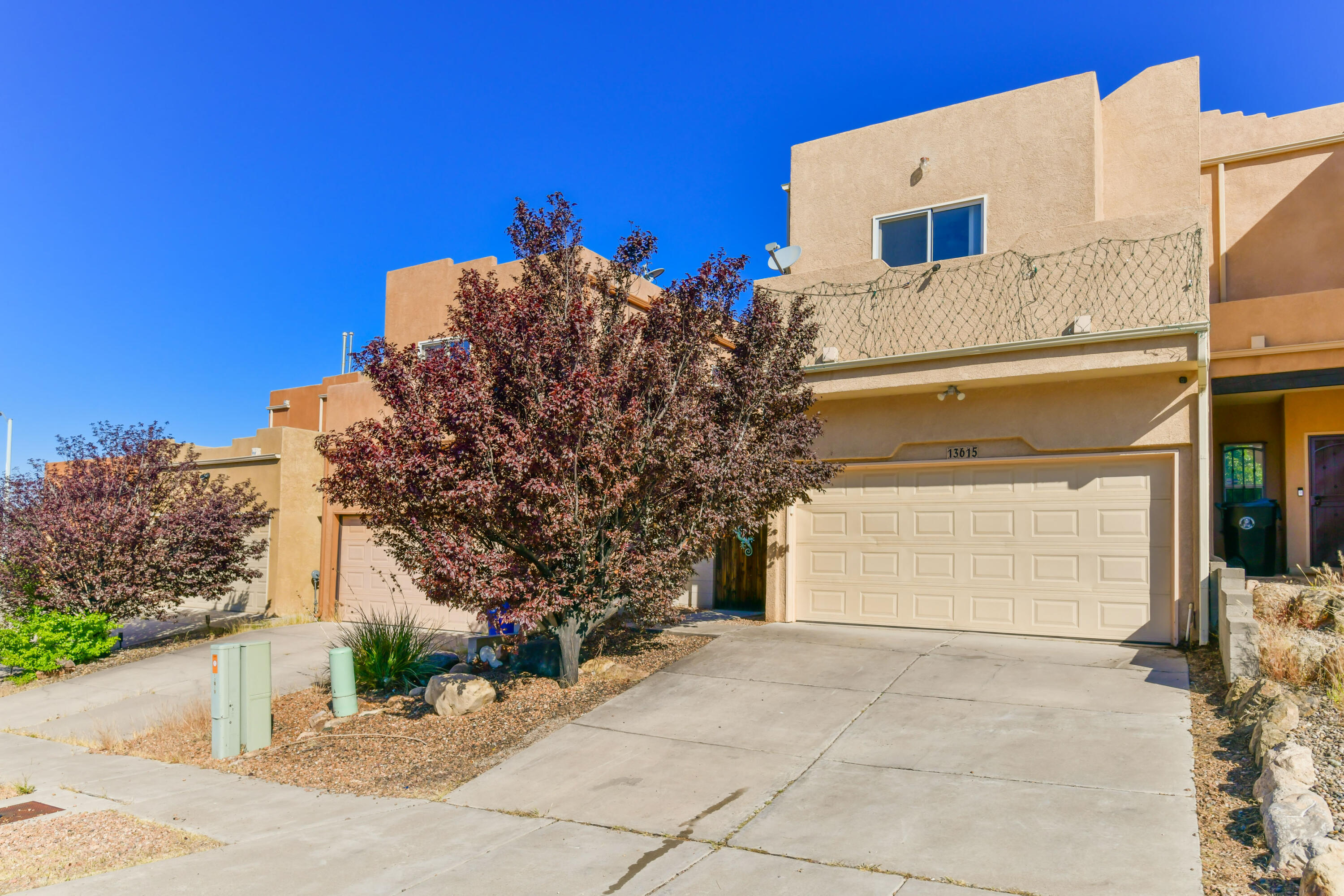 beautiful Town home ,with two balconies, good size bedrooms, brand new roof installed in 03/21, close to shopping , freeways, Restaurants, movie theaters and much more, all 6 TVs stay , and appliances stay