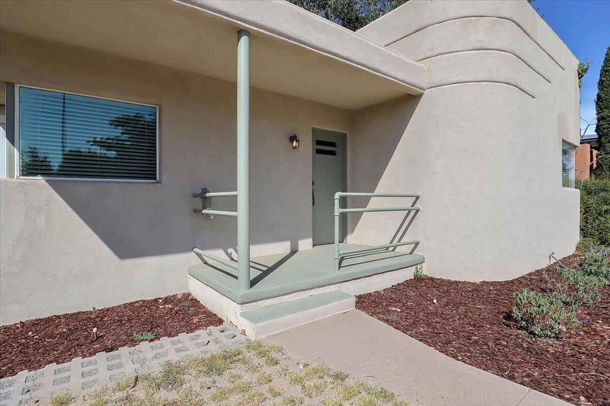 213 Girard Boulevard SE, Albuquerque, NM 87106