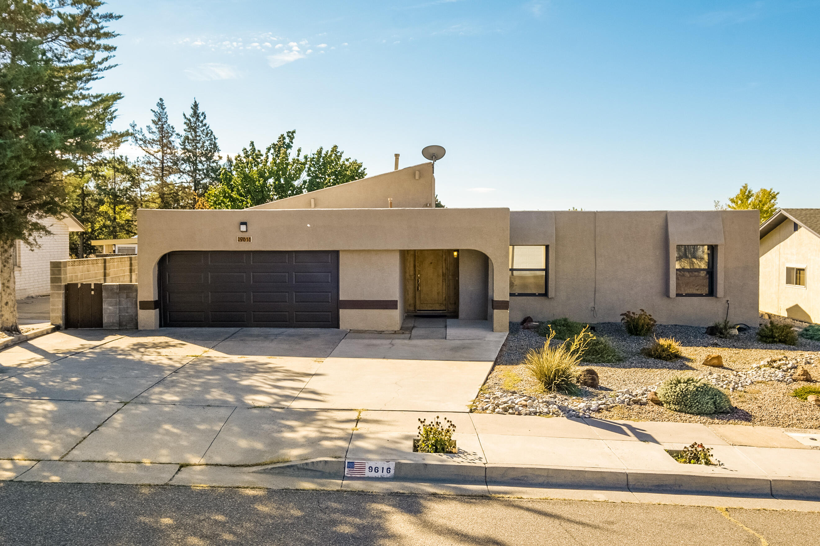 9616 Lona Lane NE, Albuquerque, NM 87111