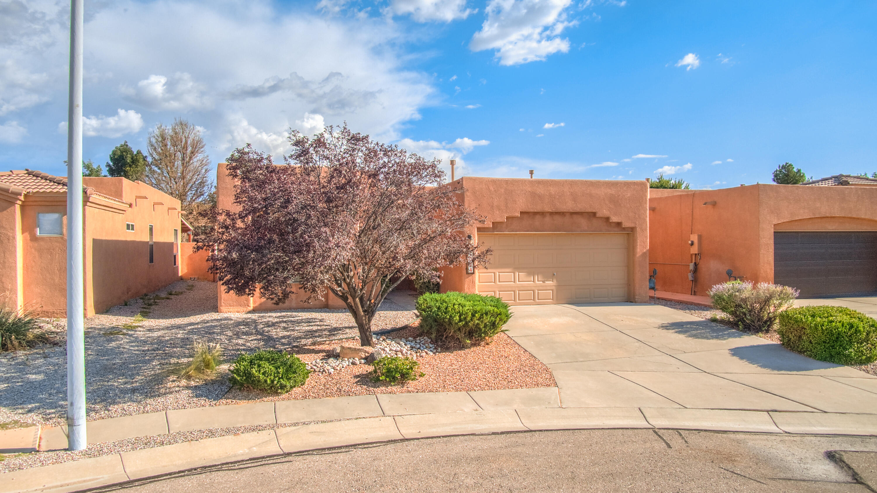 1024 Via Chamisa NE, Albuquerque, NM 87113