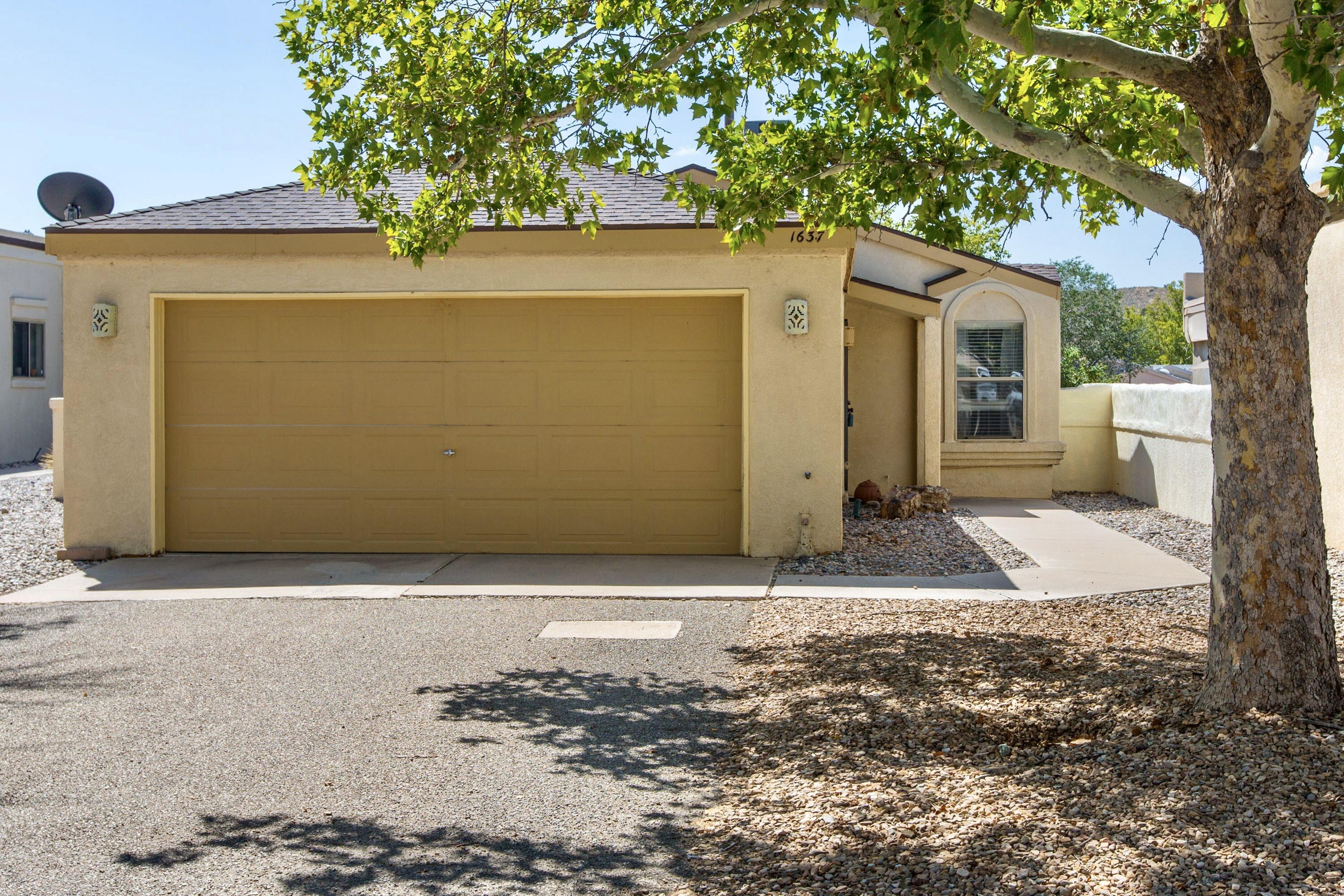 1637 Skyview Circle NE, Rio Rancho, NM 87144