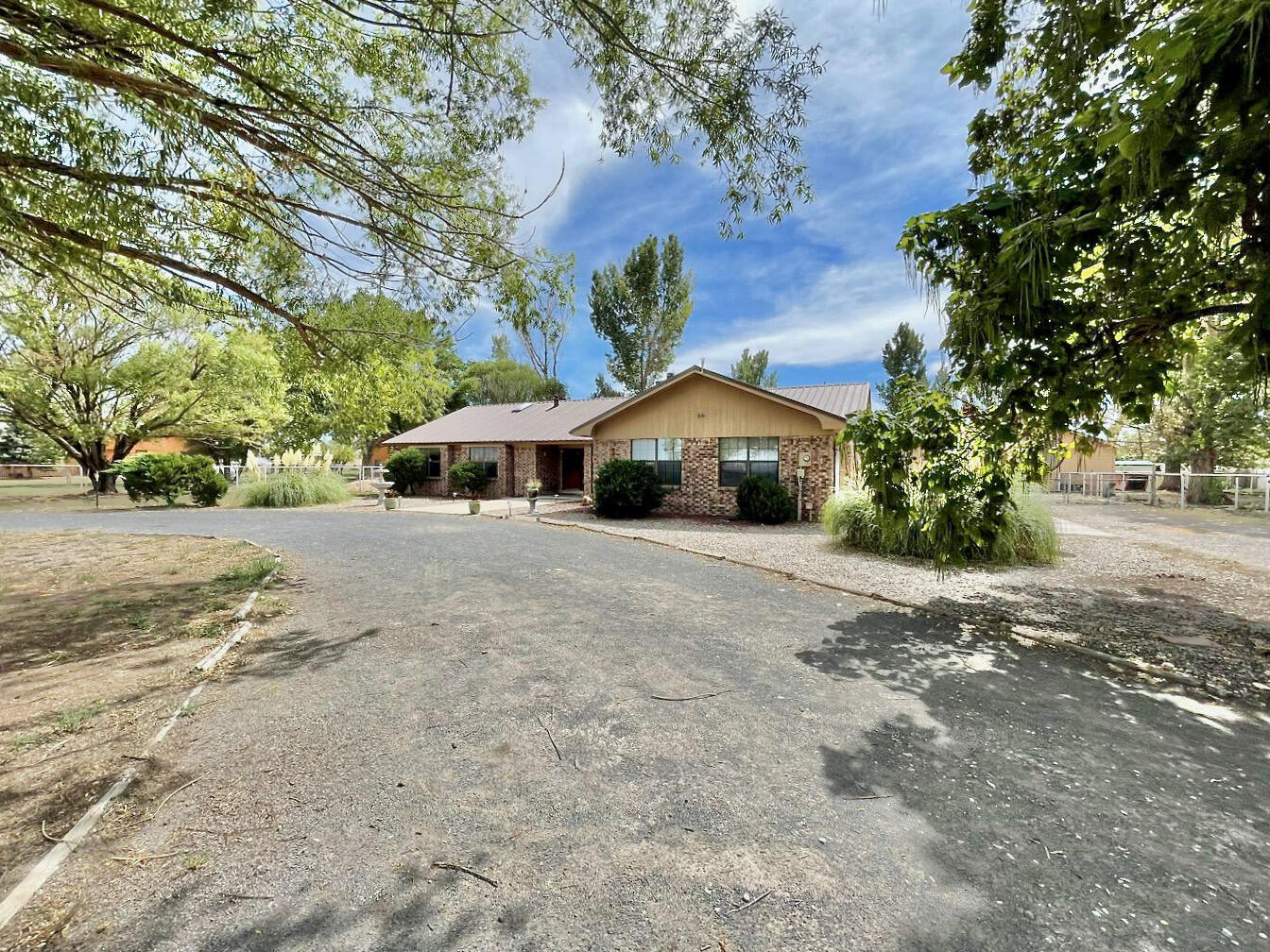 712 Salida Sandia SW, Albuquerque, NM 87105