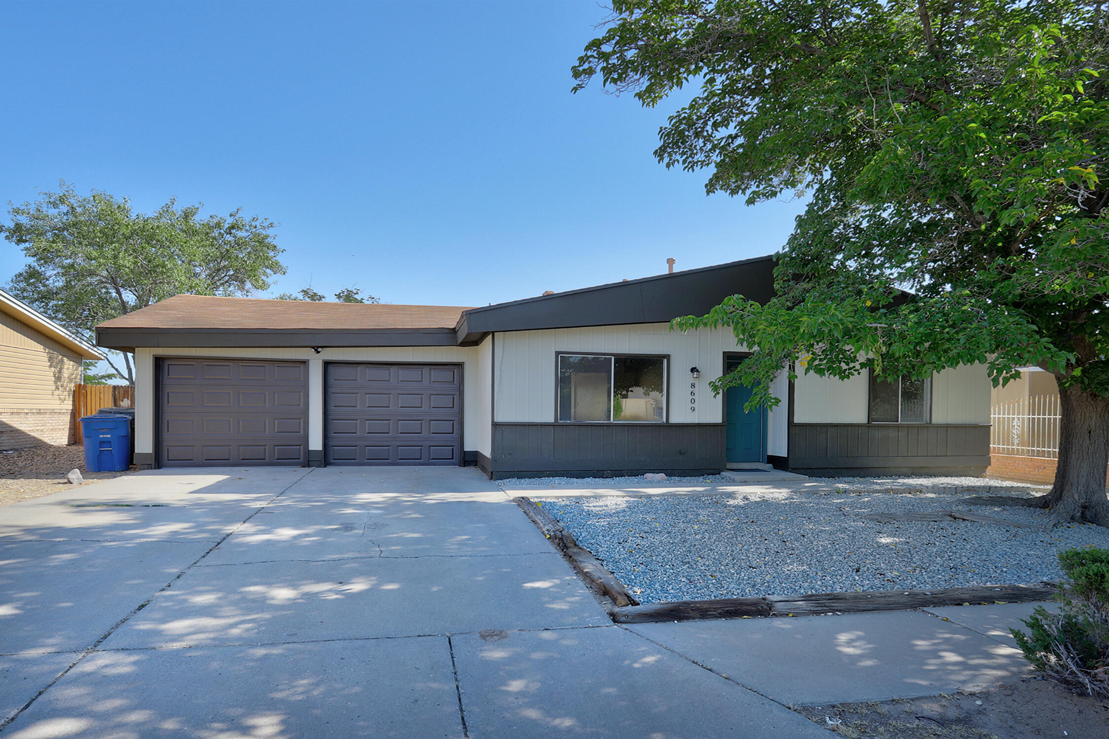 8609 Robby Avenue SW, Albuquerque, NM 87121