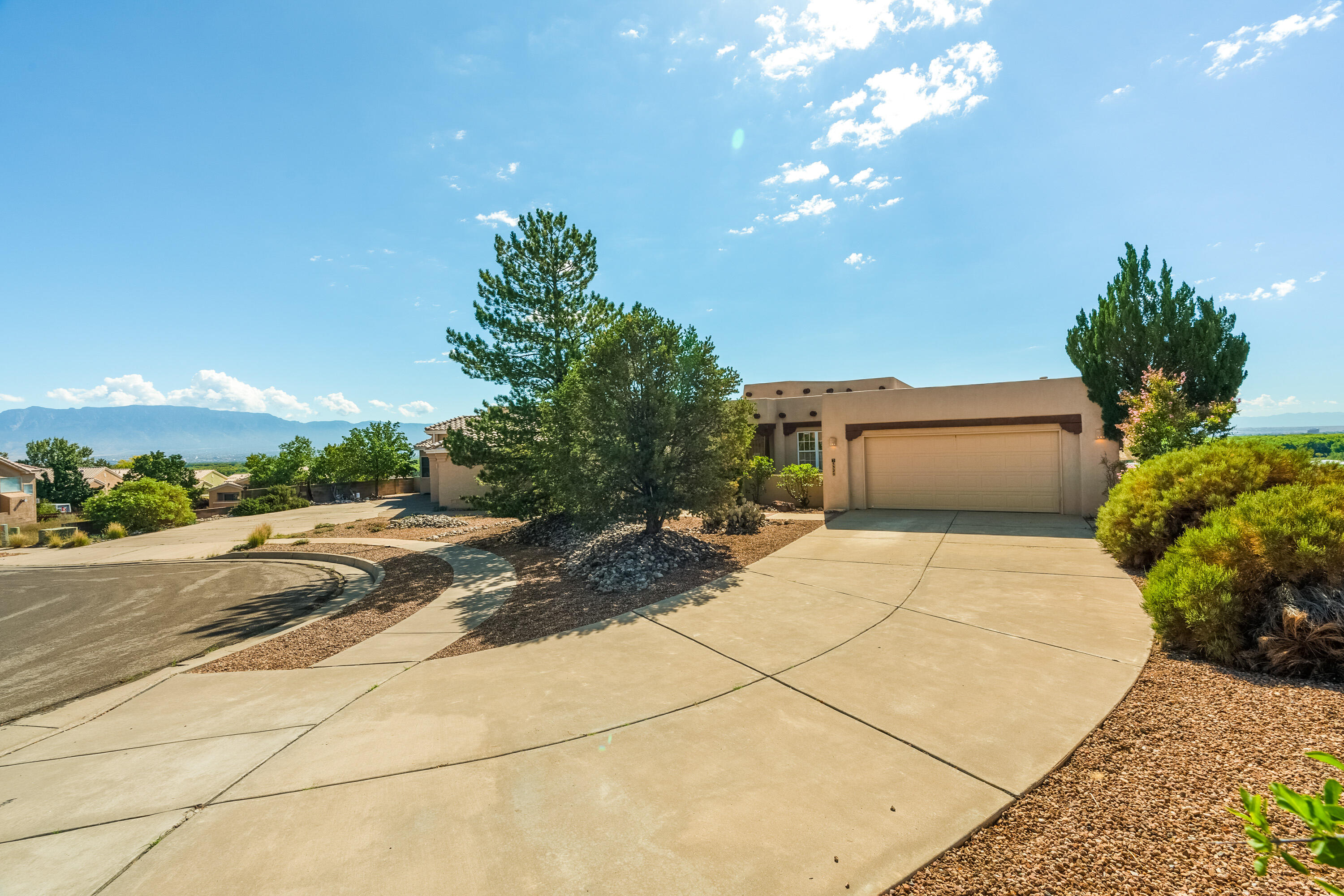 5520 La Colonia Drive NW, Albuquerque, NM 87120