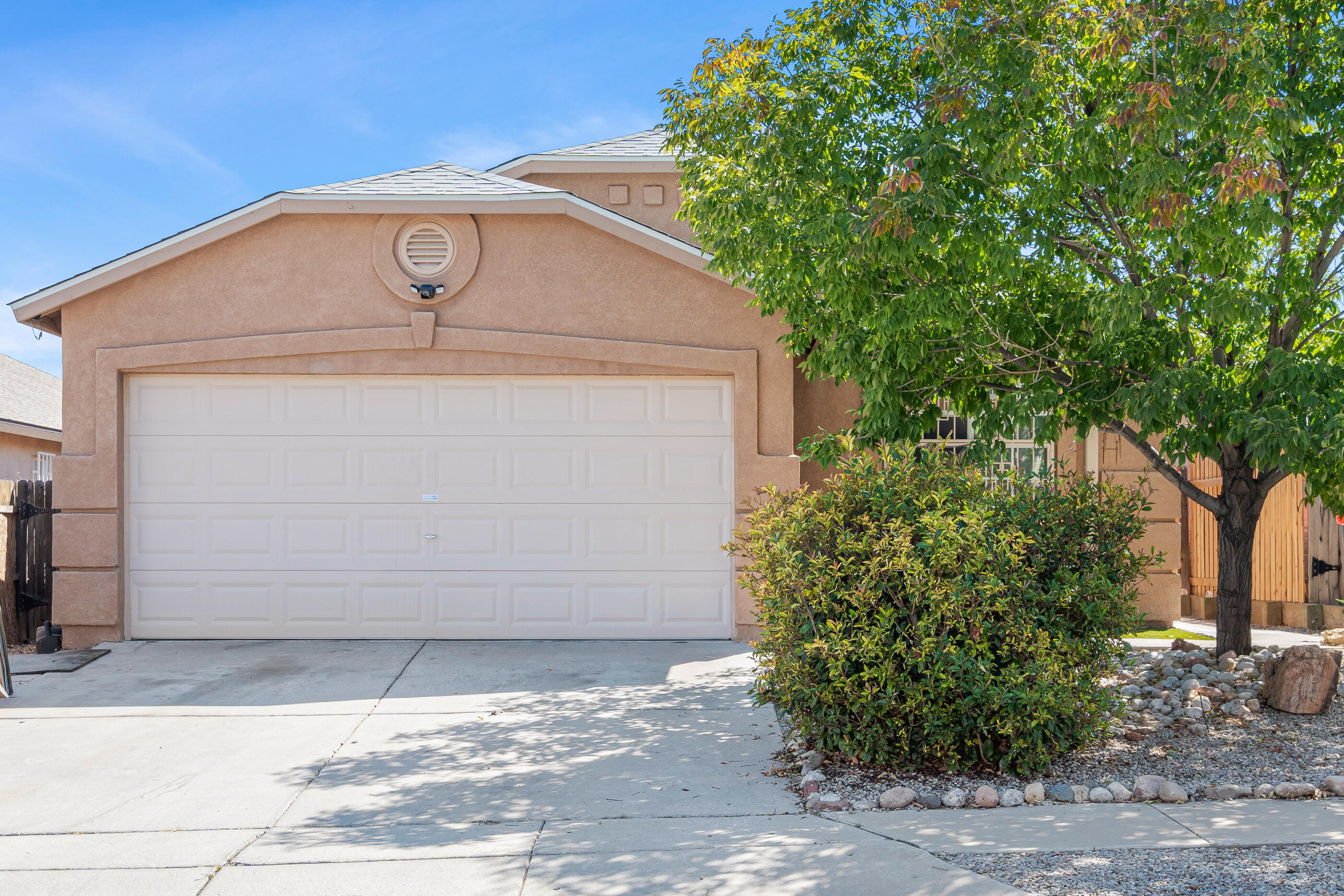 10008 Rawhide Avenue SW, Albuquerque, NM 87121