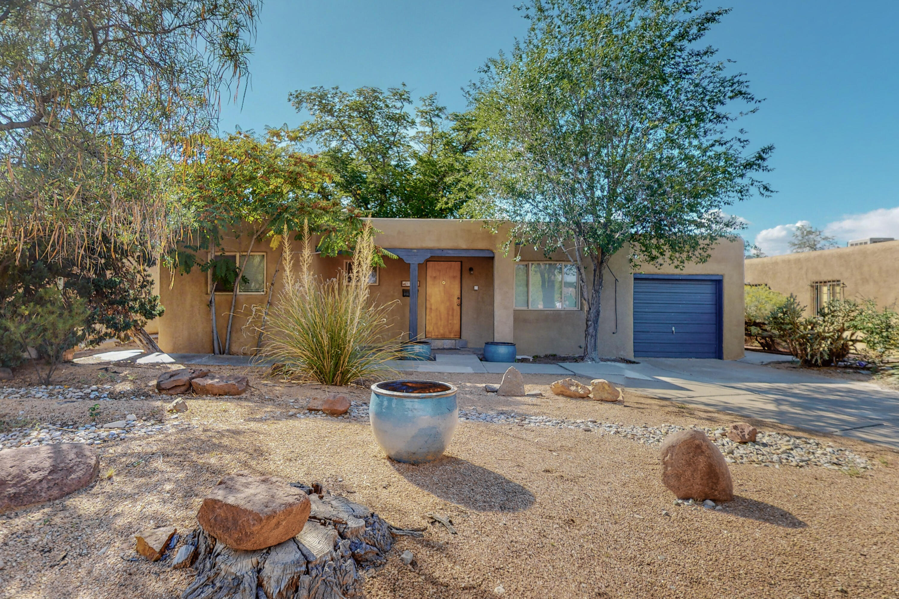 1529 Richmond Drive NE, Albuquerque, NM 87106