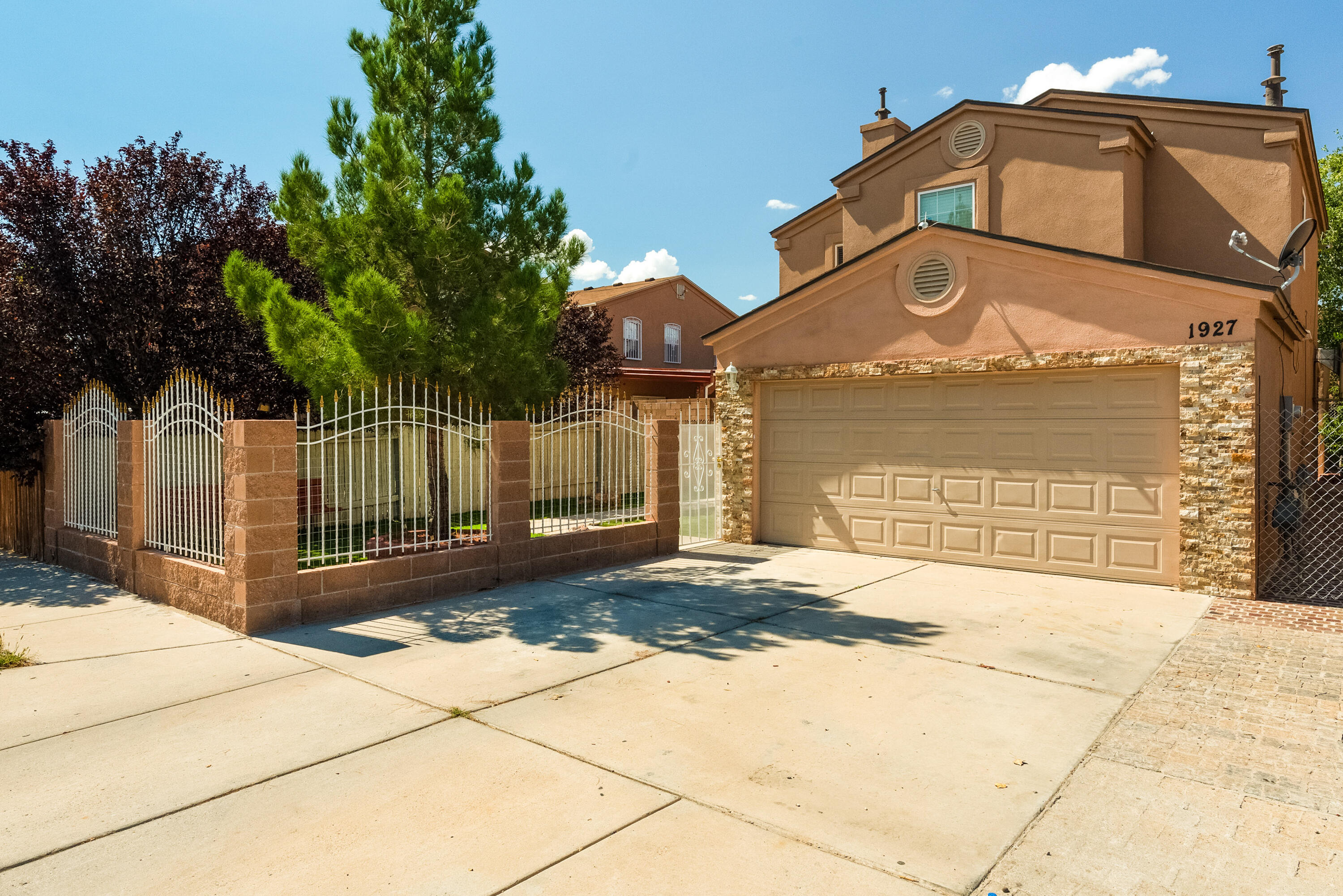 1927 Rayo Del Sol Drive SW, Albuquerque, NM 87121