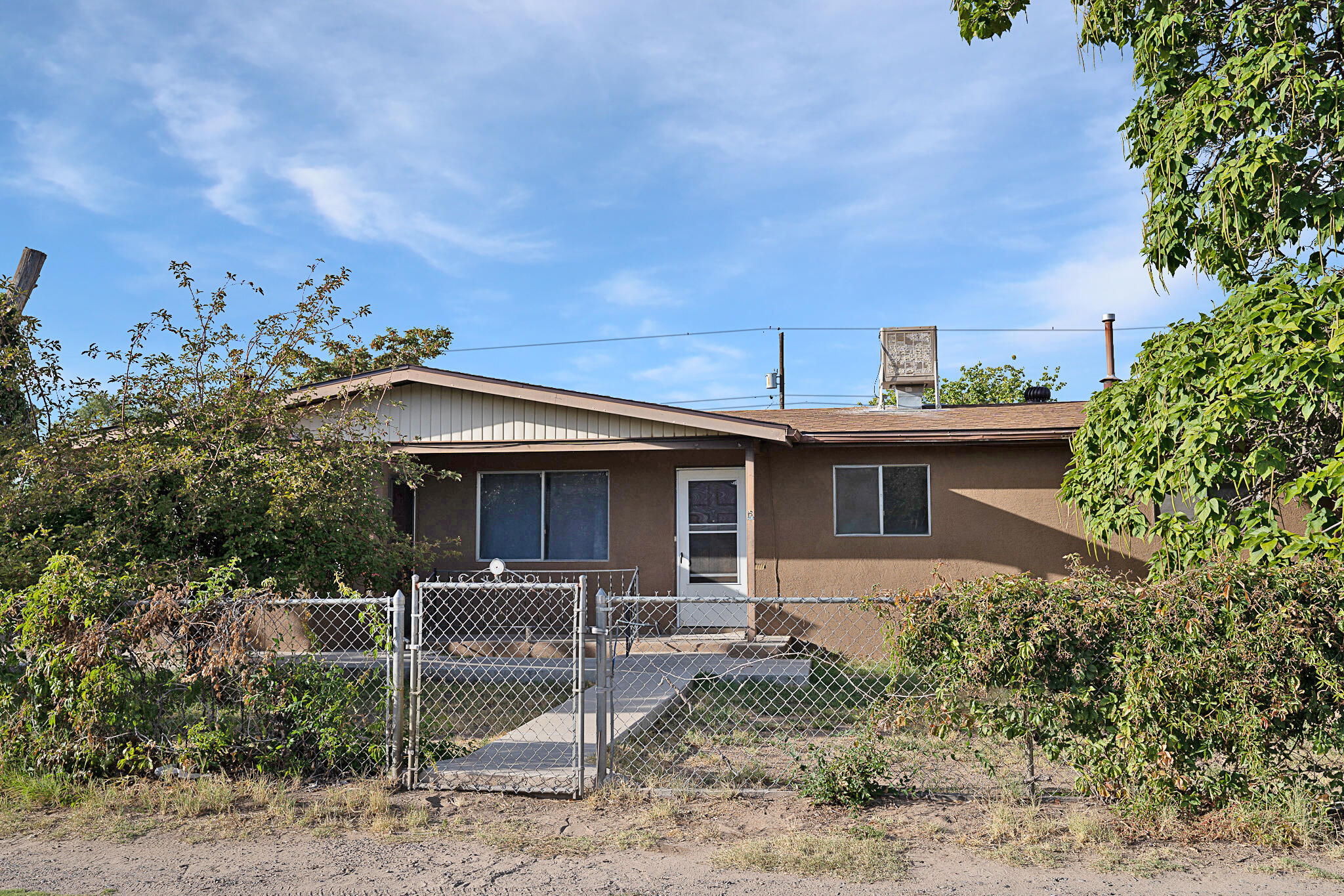 2953 Clover Lane SW, Albuquerque, NM 87105