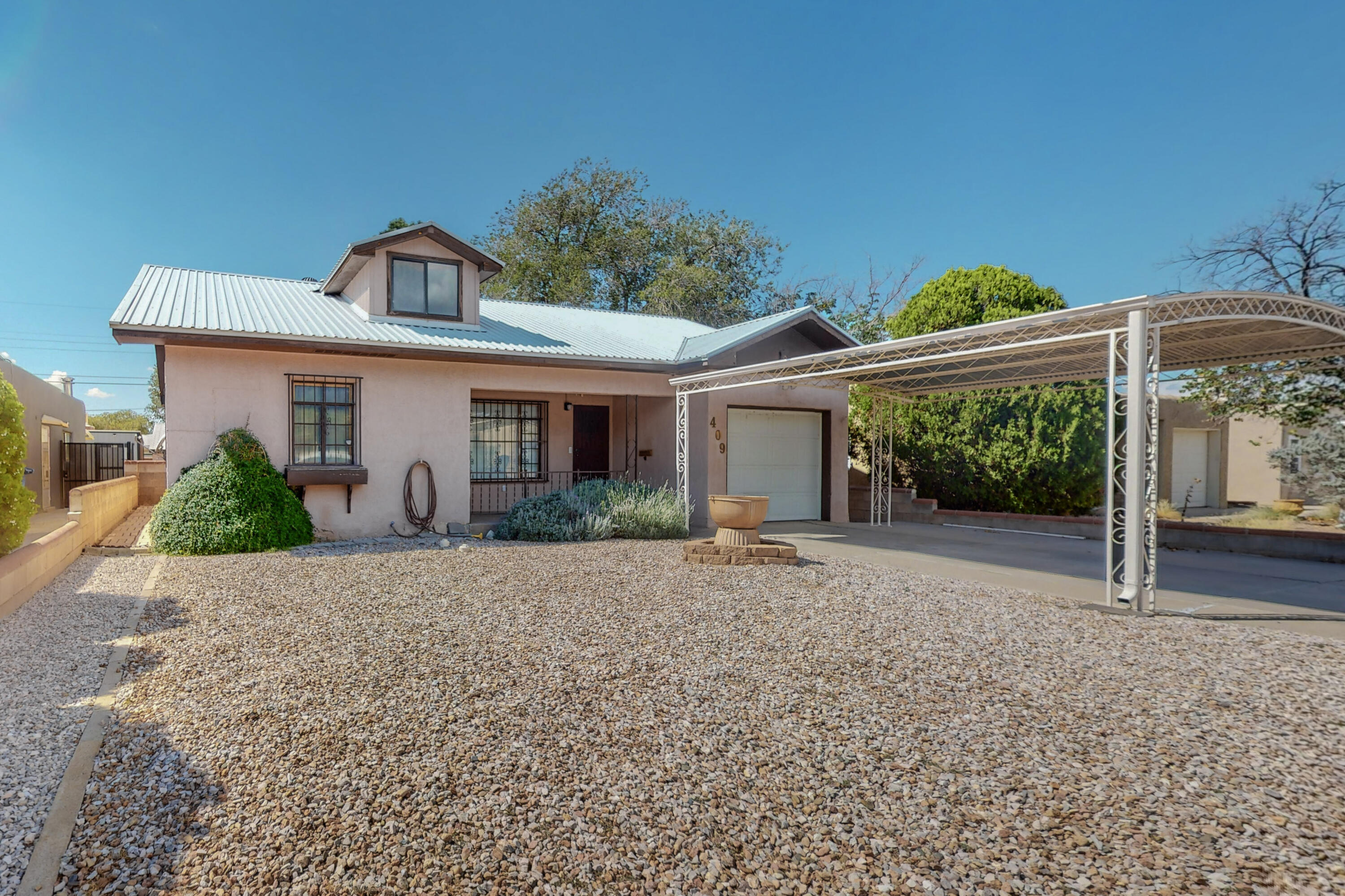409 Valencia Drive NE, Albuquerque, NM 87108