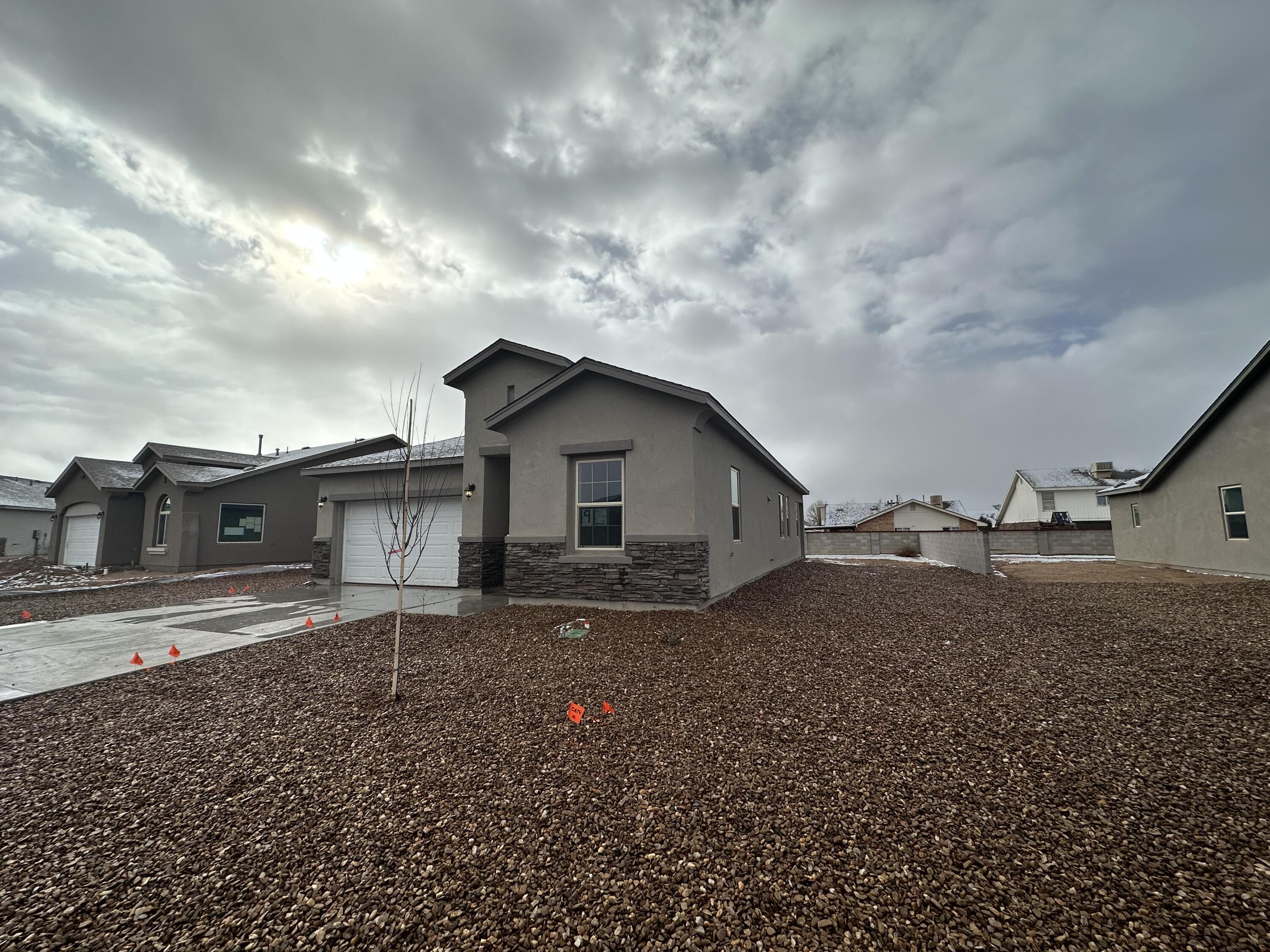 9 Enebro Place, Los Lunas, NM 87031