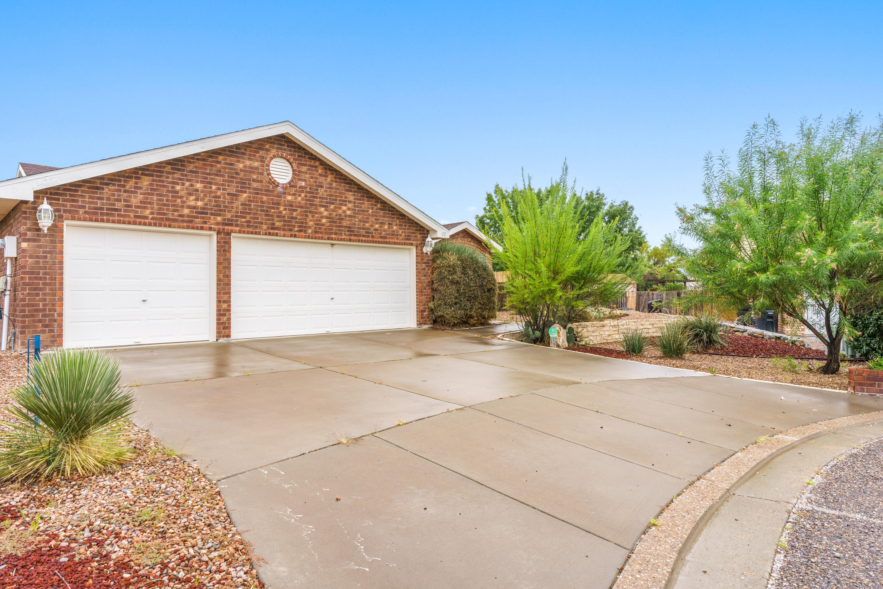 Come see this Sivage Home in well established neighborhood in Los Lunas, The home features include new flooring, all new neutral paint throughout an open floor plan, spacious Kitchen, Formal Dining and Living Area plus separate Family Area.  Separate Study and the bedrooms are generously sized.  Home in tucked away in a court on a large lot with landscaping. Don't miss the opportunity to make this place your own.