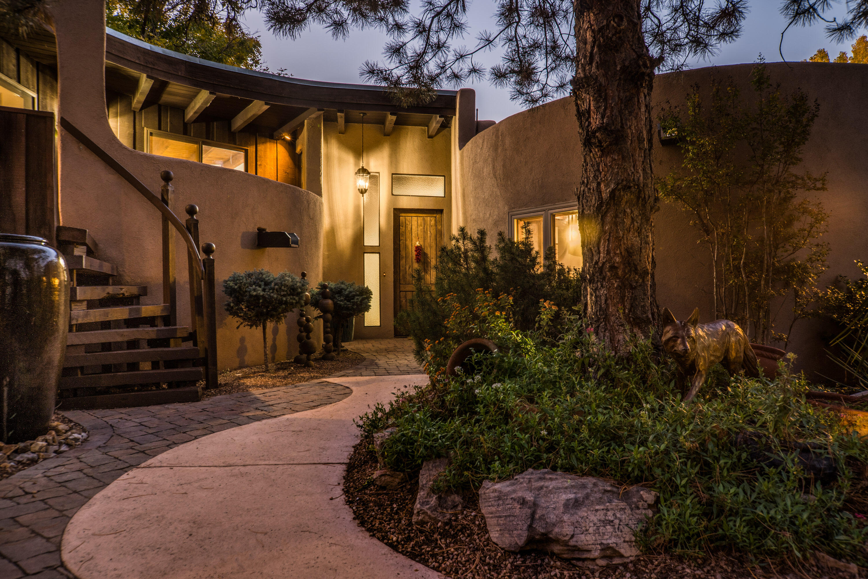 6839 Guadalupe Trail NW, Los Ranchos, NM 87107