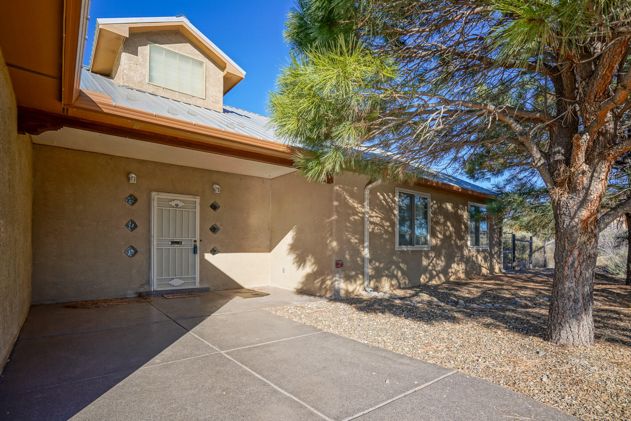 Open House Sunday 12/4 from 1-3 pm! Wonderful panoramic views from this single level Northern New Mexican home! Open great room with high ceilings, fireplace, kitchen bar & lots of natural light overlooking your 1.38 acres!! Radiant floor heating for those winter nights, inviting foyer with a wood beam that accents the cathedral ceiling. The Owners Suite has spacious walk in closet, jetted tub & double sinks. Lovely patios offer plenty of options for star gazing, morning coffee or just relaxing to the sound of the wind in the trees! Make your appointment to see this lovely home!!! Virtual walkthrough tour also available!