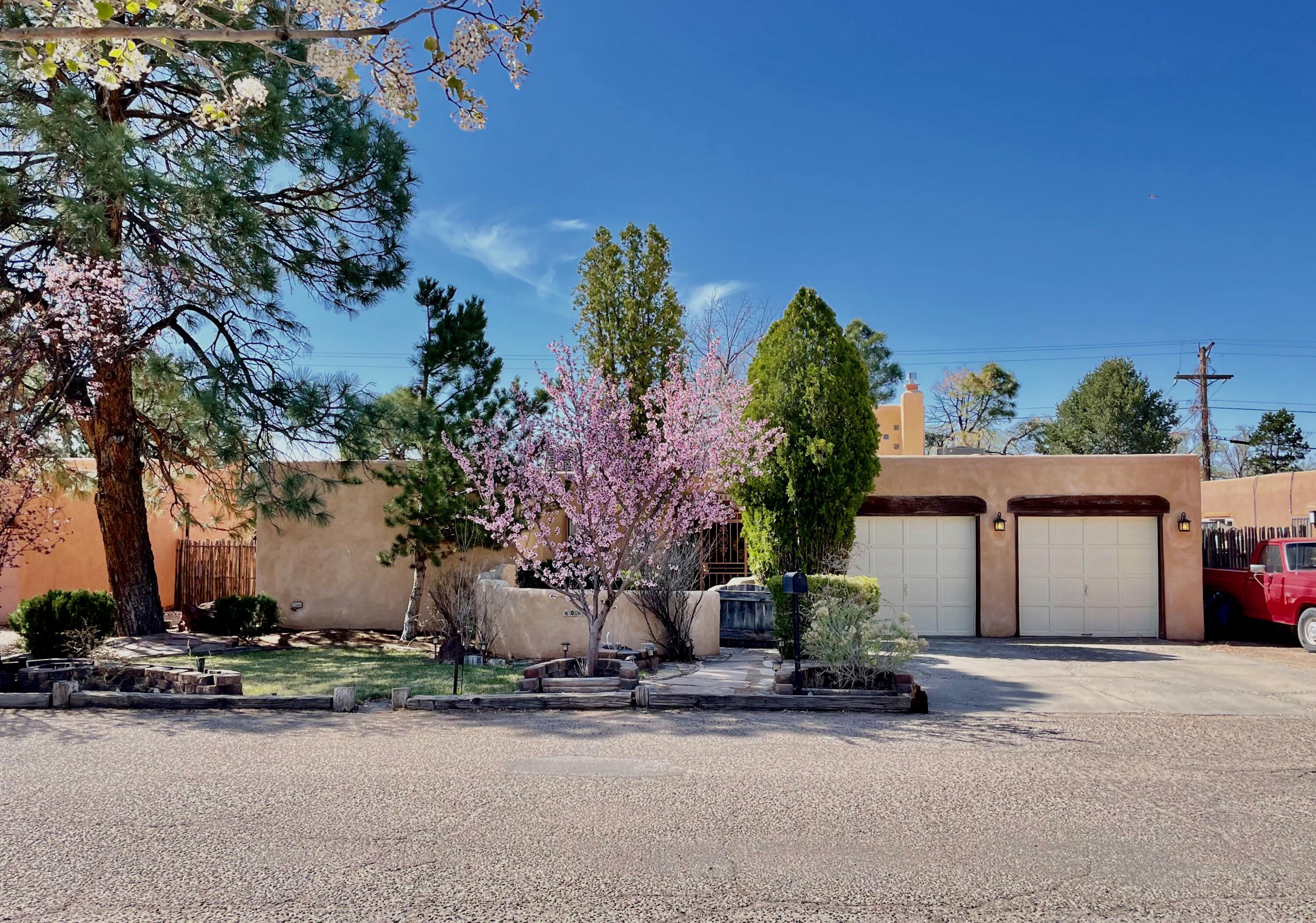 608 Camino Espanol NW, Albuquerque, NM 87107