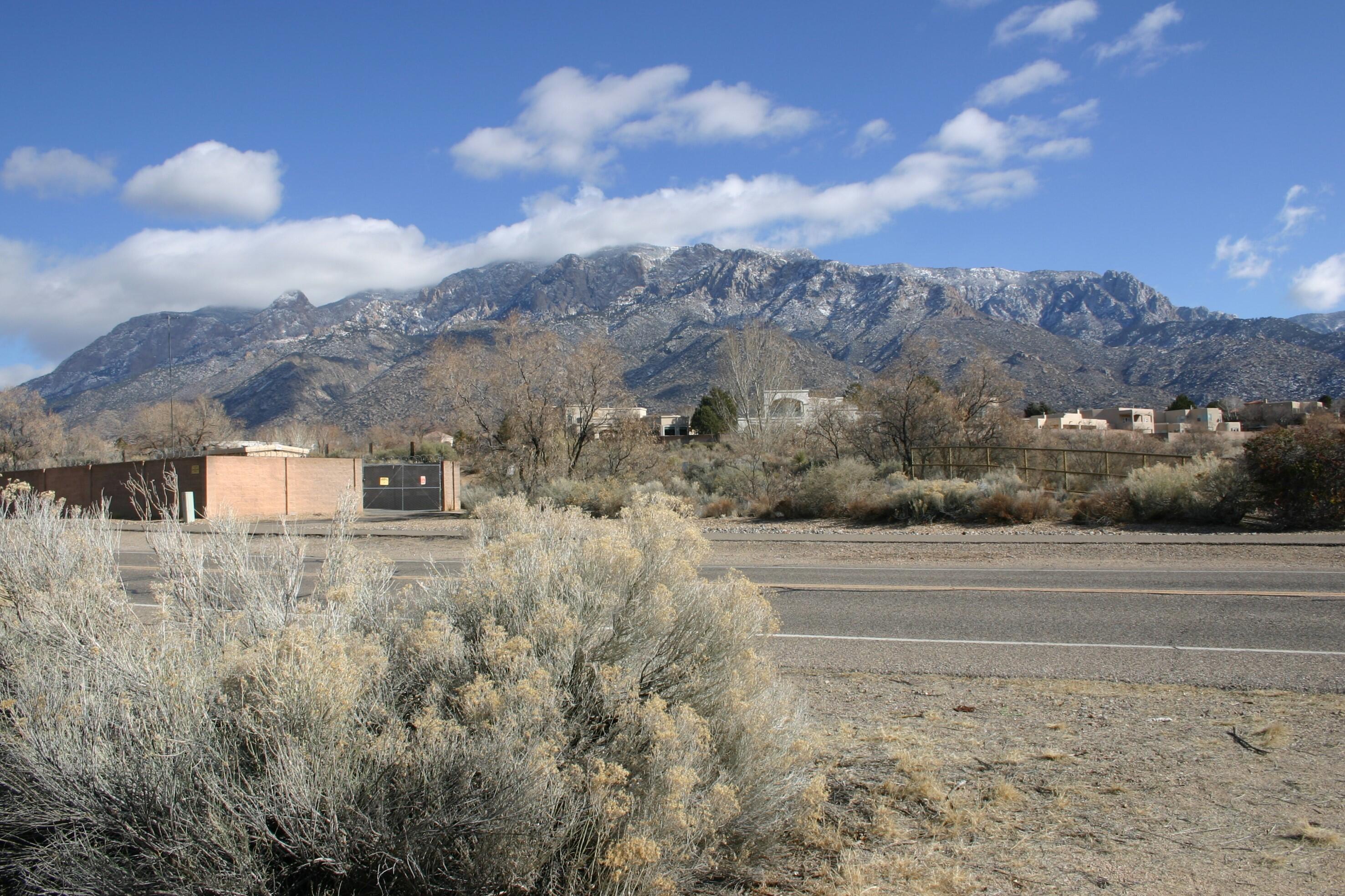 11815 Corona Avenue NE, Albuquerque, NM 87122