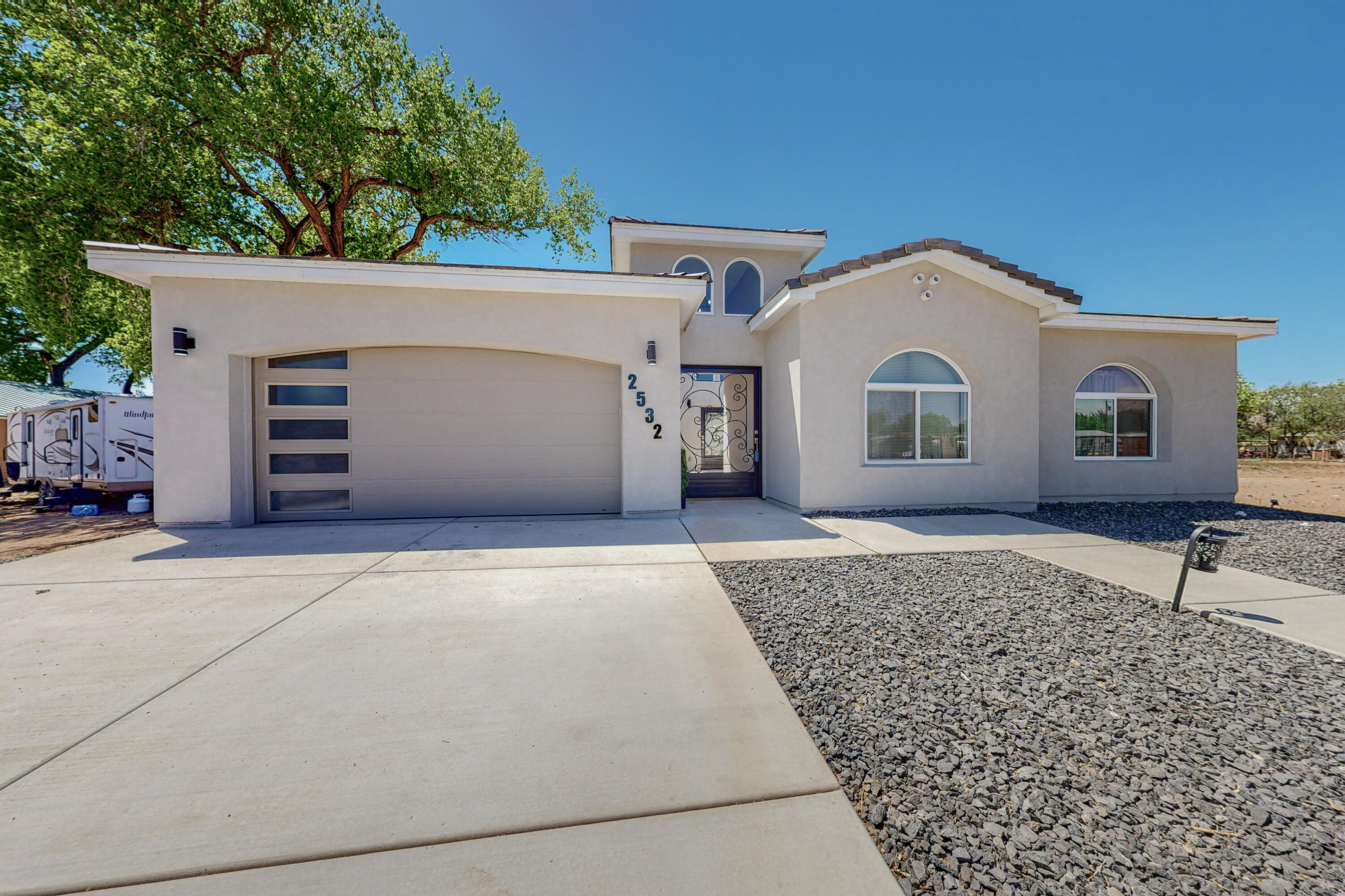 2532 Acequia Drive SW, Albuquerque, NM 87105