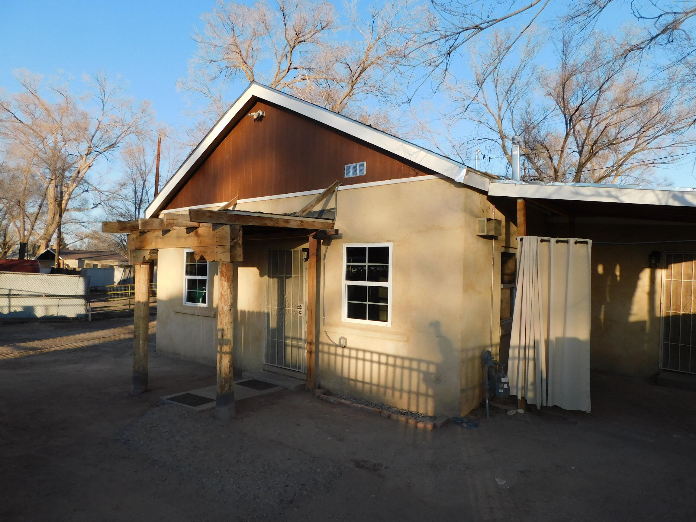 1305 Bonito Circle SW, Albuquerque, NM 87105
