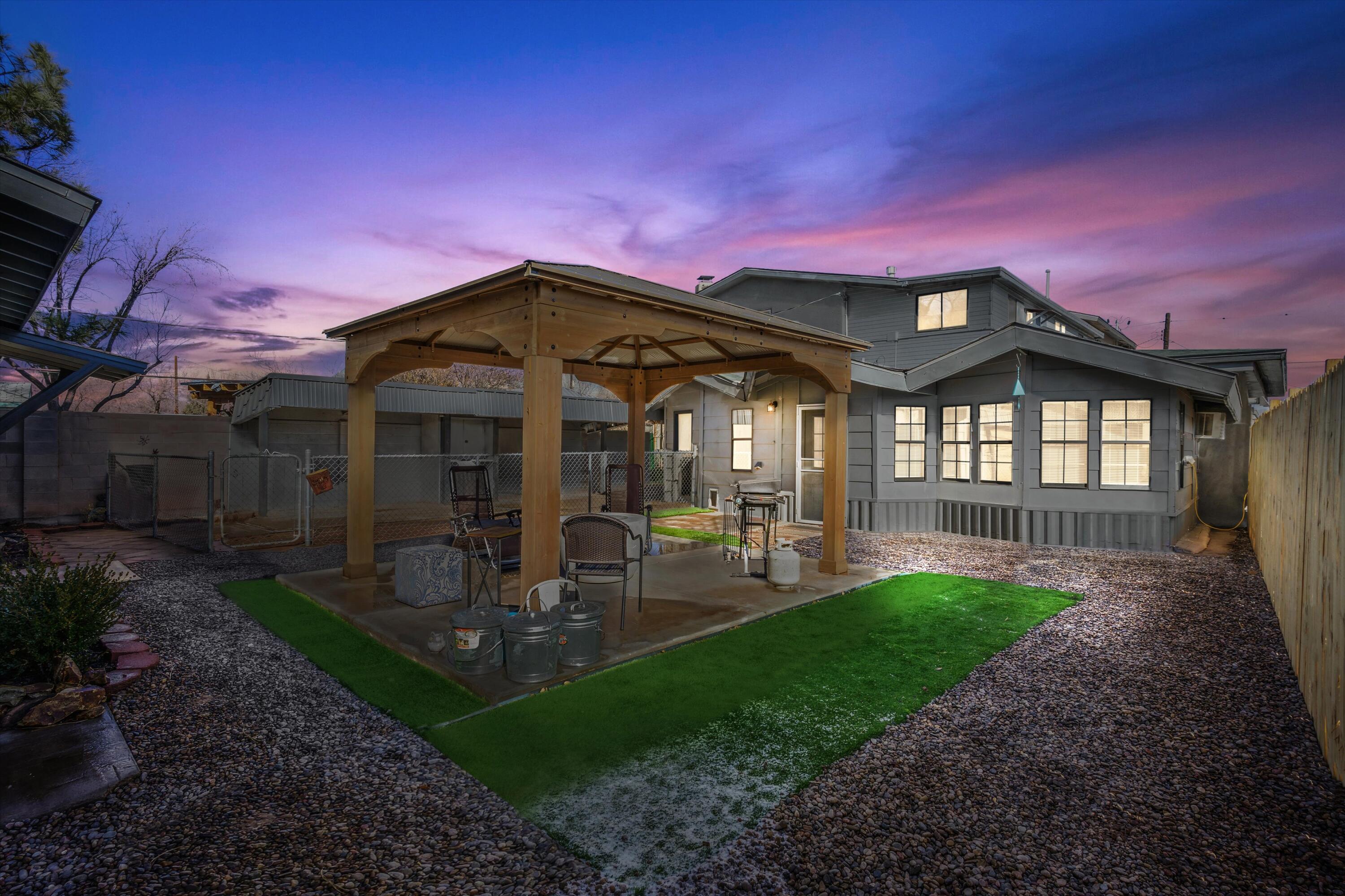 2830 Floral Road NW, Albuquerque, NM 87104